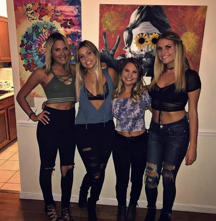 Hot roommates [4]