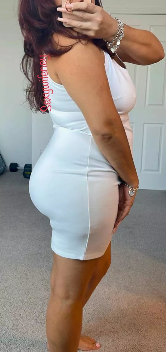 Is this a nice milf outfit?