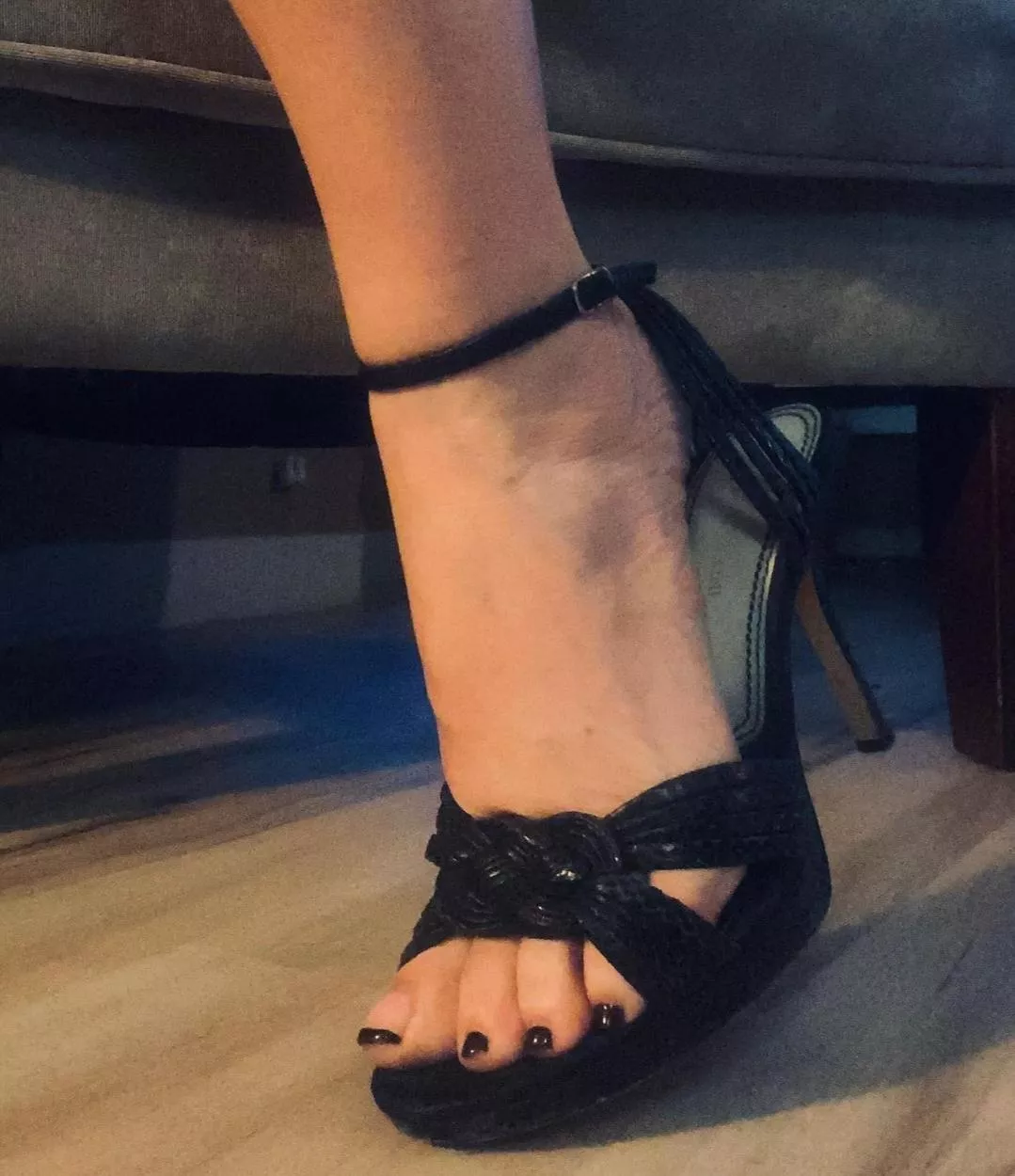 milf feet here :)