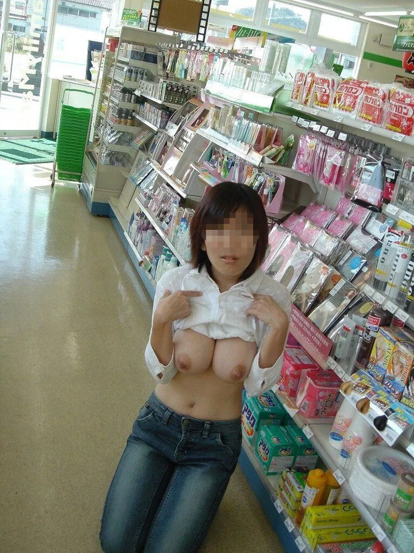 Tits flash in convenience store