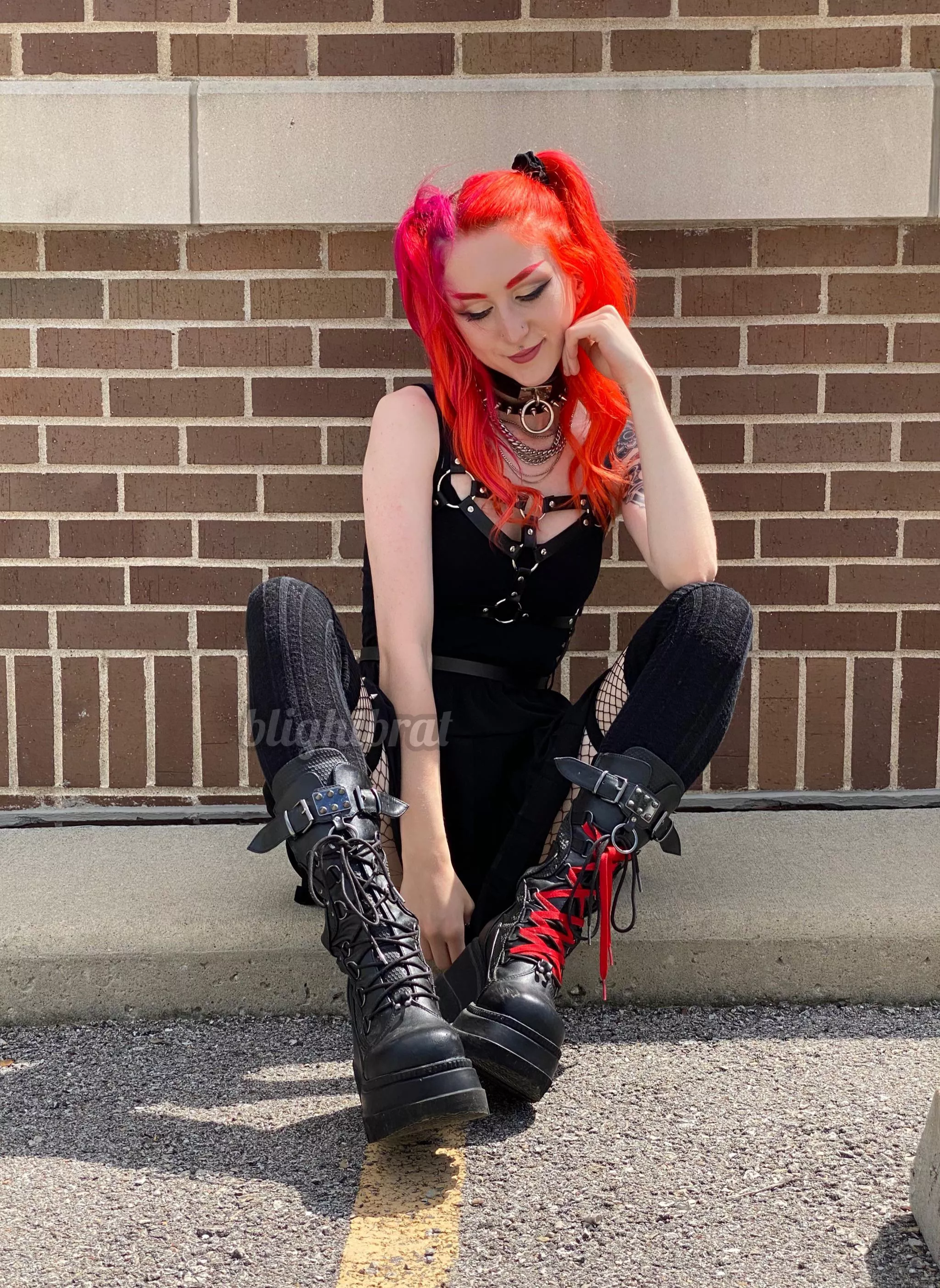 Bright hair and big boots 🤭💖