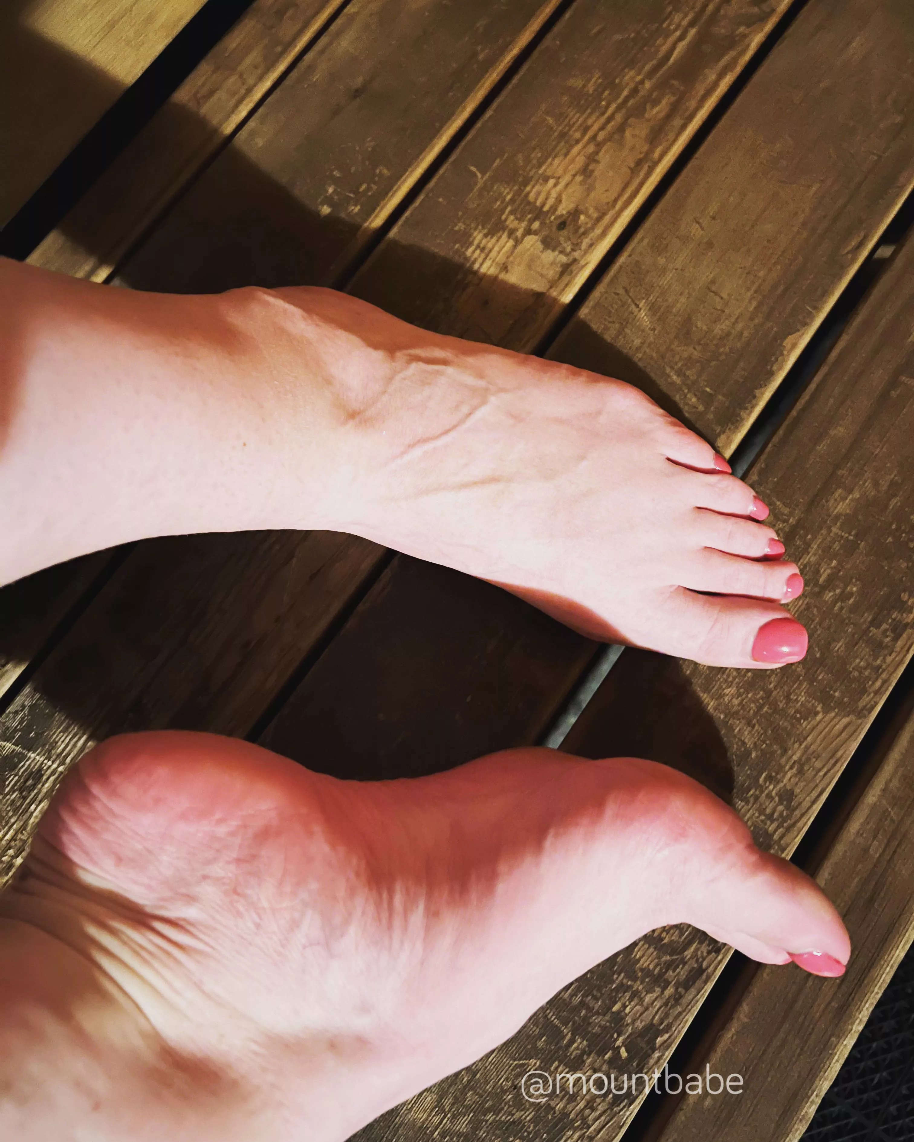 Do you prefer a veiny foot, or no?