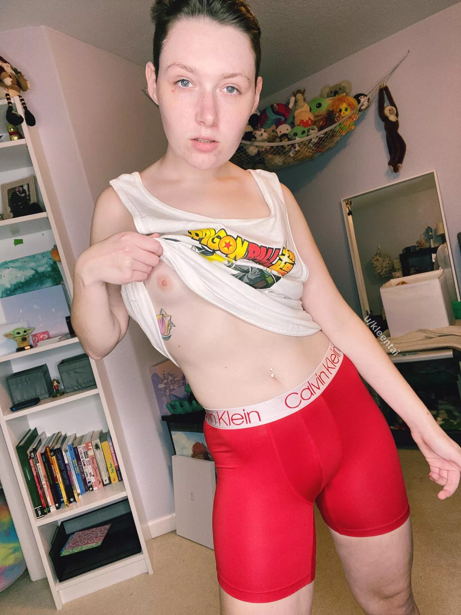 Just a nerdy boi with tiny tits