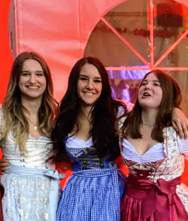 Oktoberfest Girls (FMK)