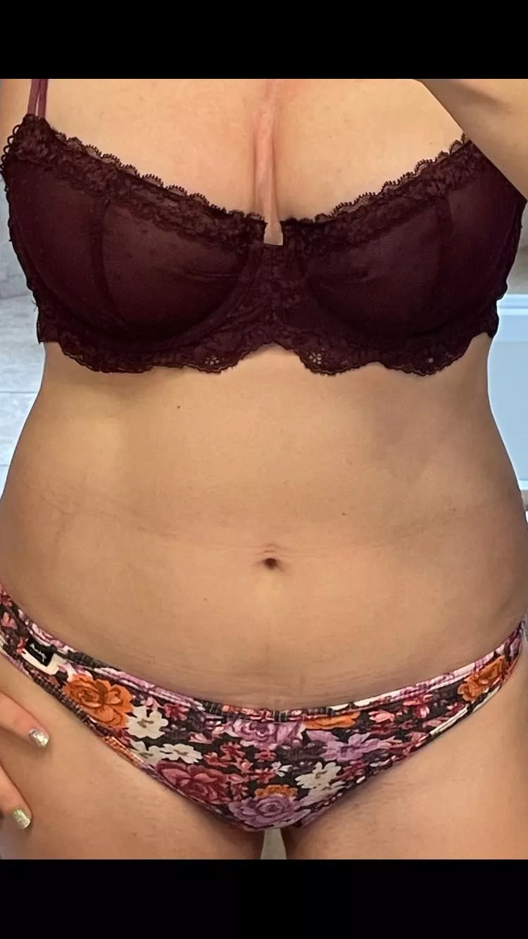 VAULT: 8/24/21: VS sheer maroon w/ floral thong