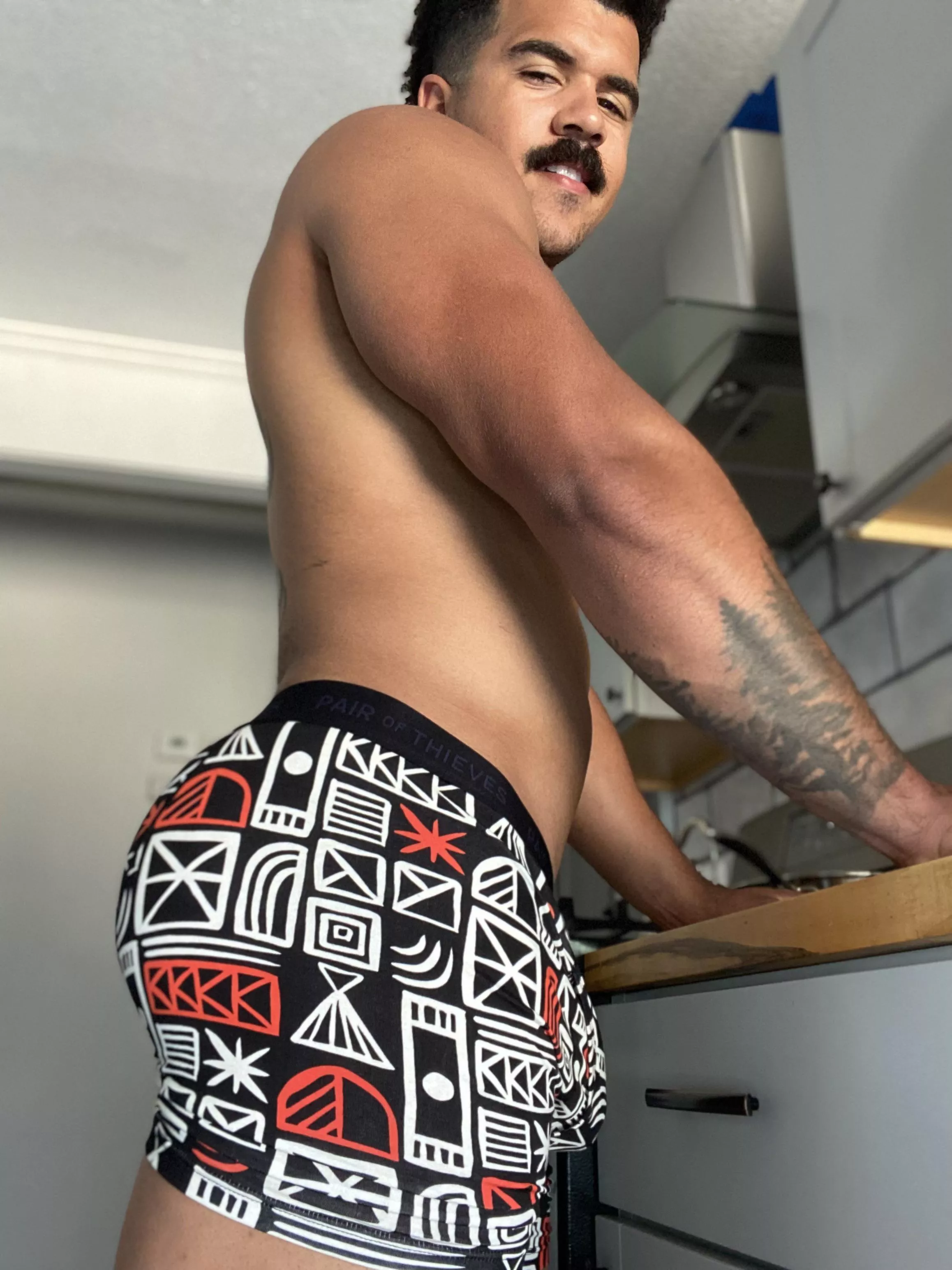 Would you bend over or bend me over the kitchen counter!?ðŸ˜ðŸ˜ðŸ‘