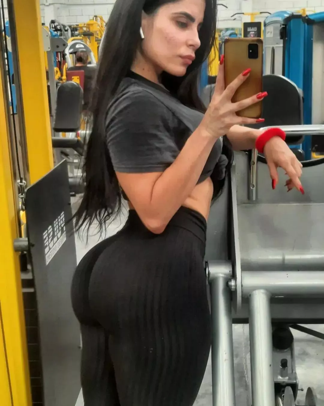 Emme Cavazos beautiful plump ass cheeks in black yoga Pants