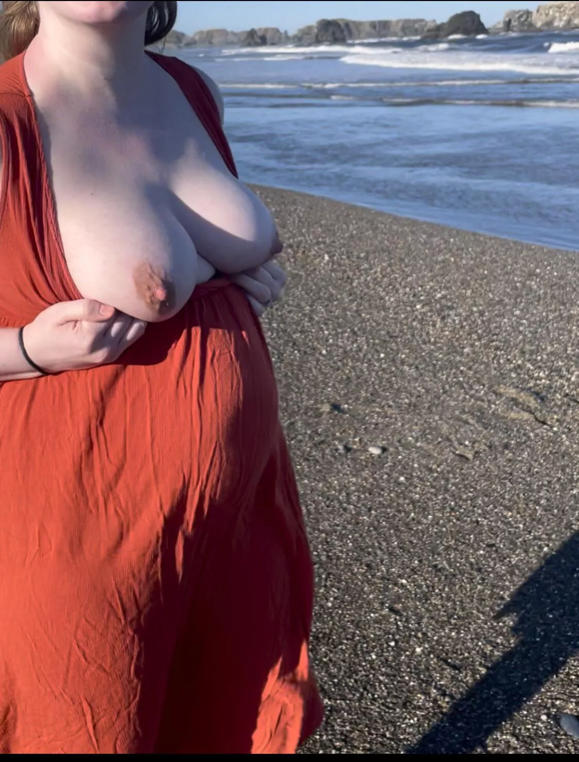 [F] flashing at the beach