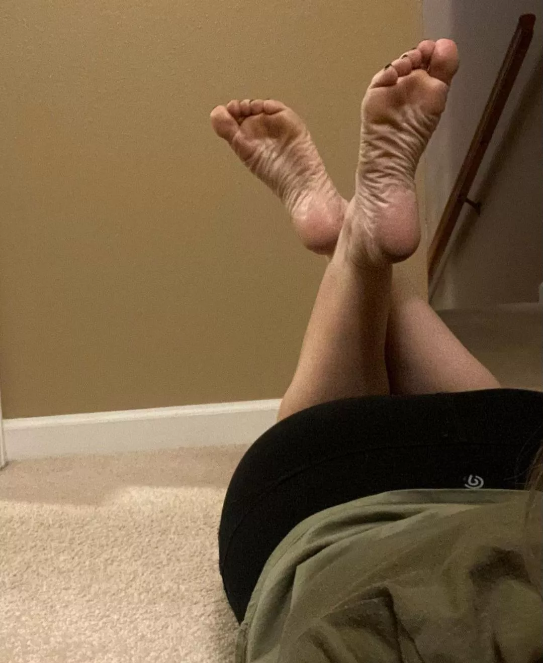 I love hot cum over my soles