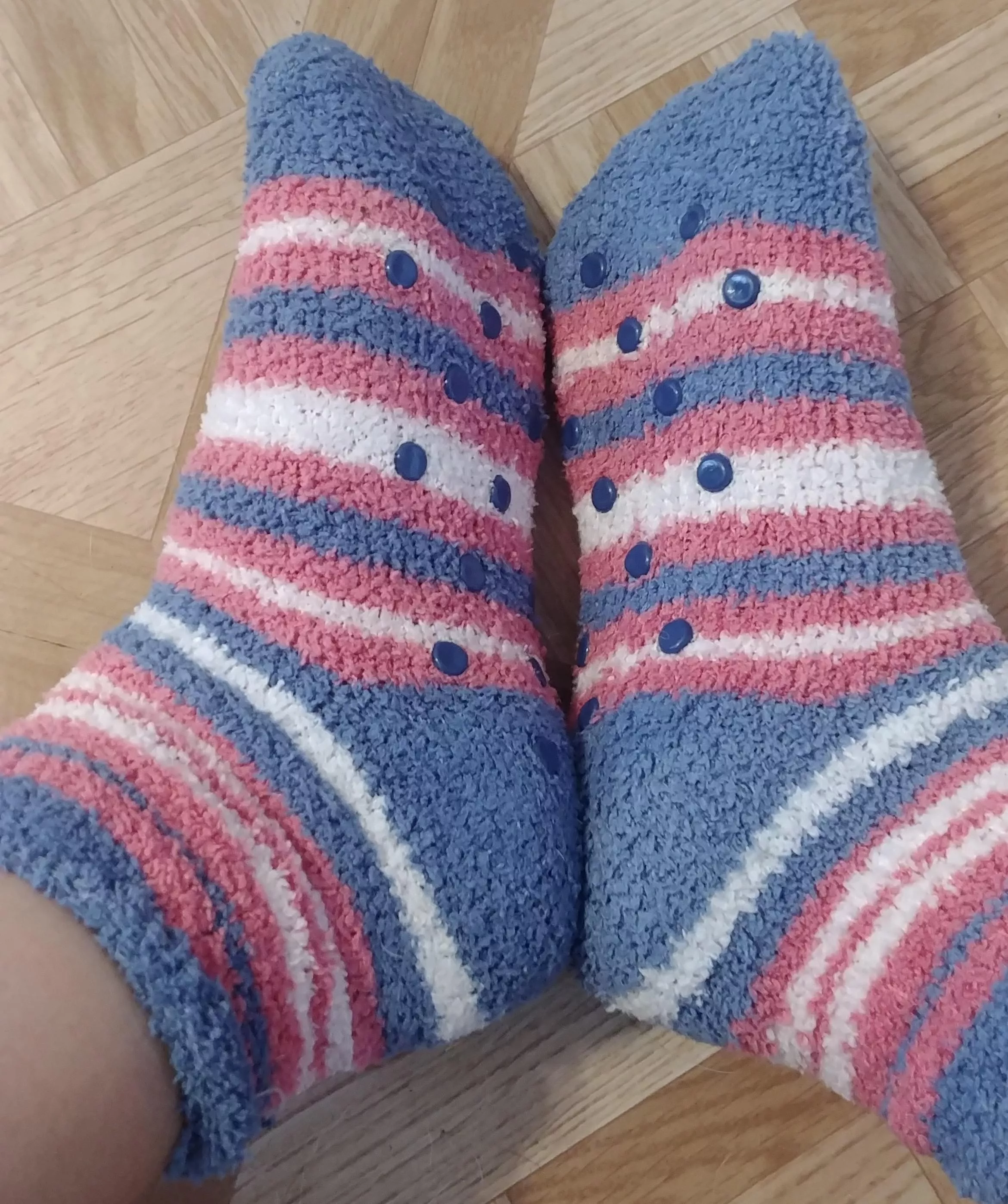 [selling] Fuzzy socks need a new home! Message me to book your wear!