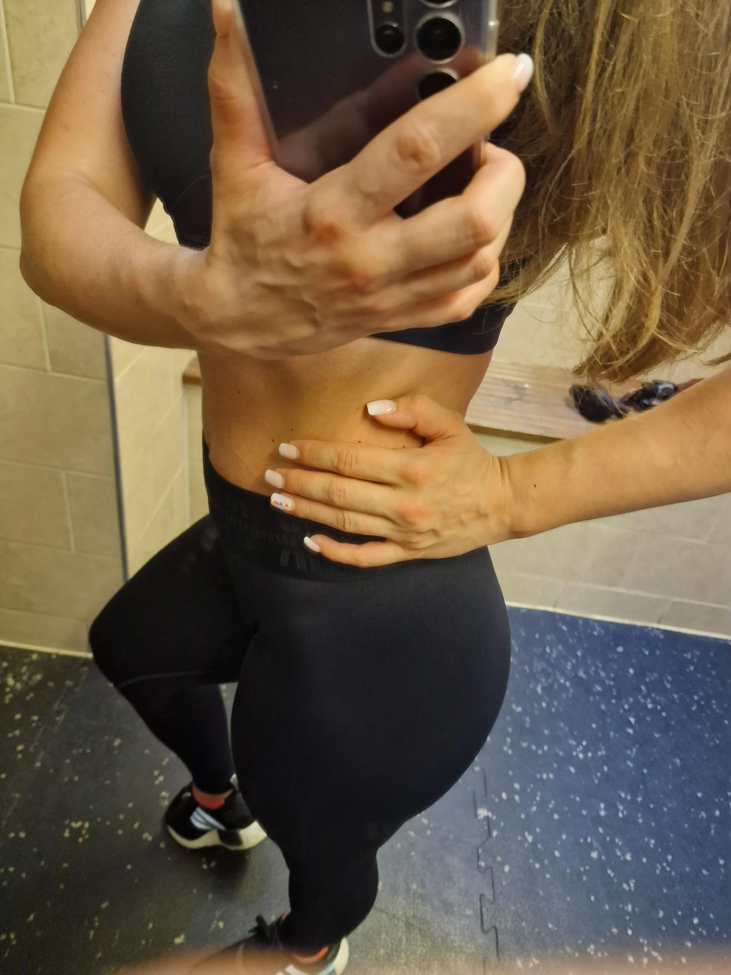 Veiny hands situation with pumped glutes, dare to come closer?ðŸ‘…