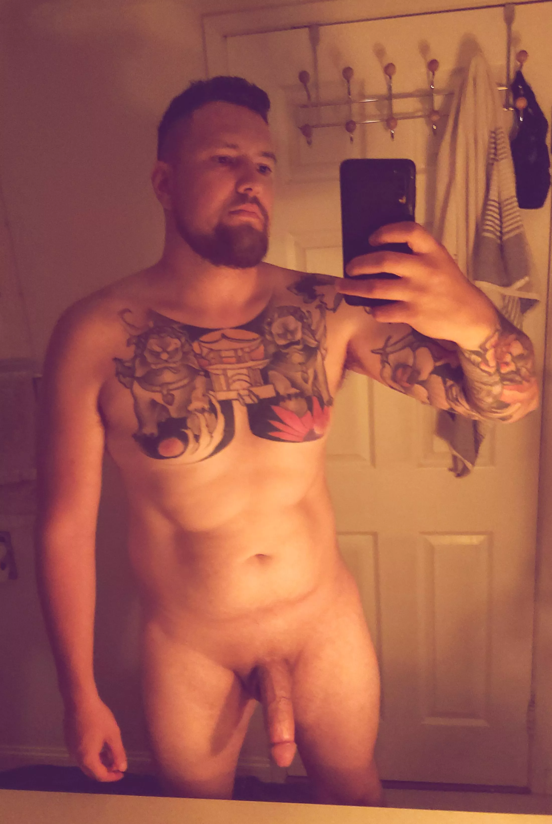 33 [M] Hanging out tonight