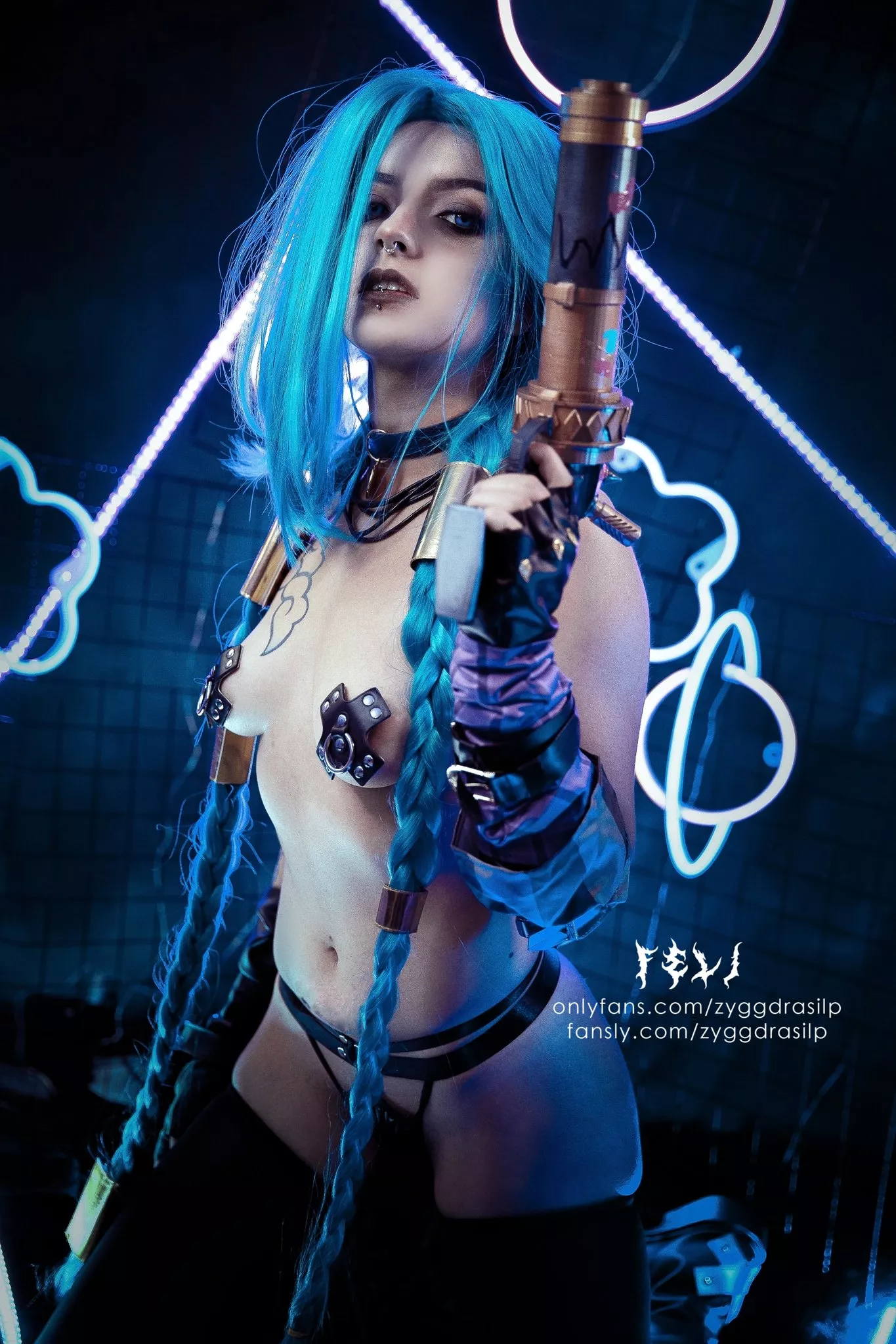 Feli Zyggdrasilp ero-cosplaying Jinx