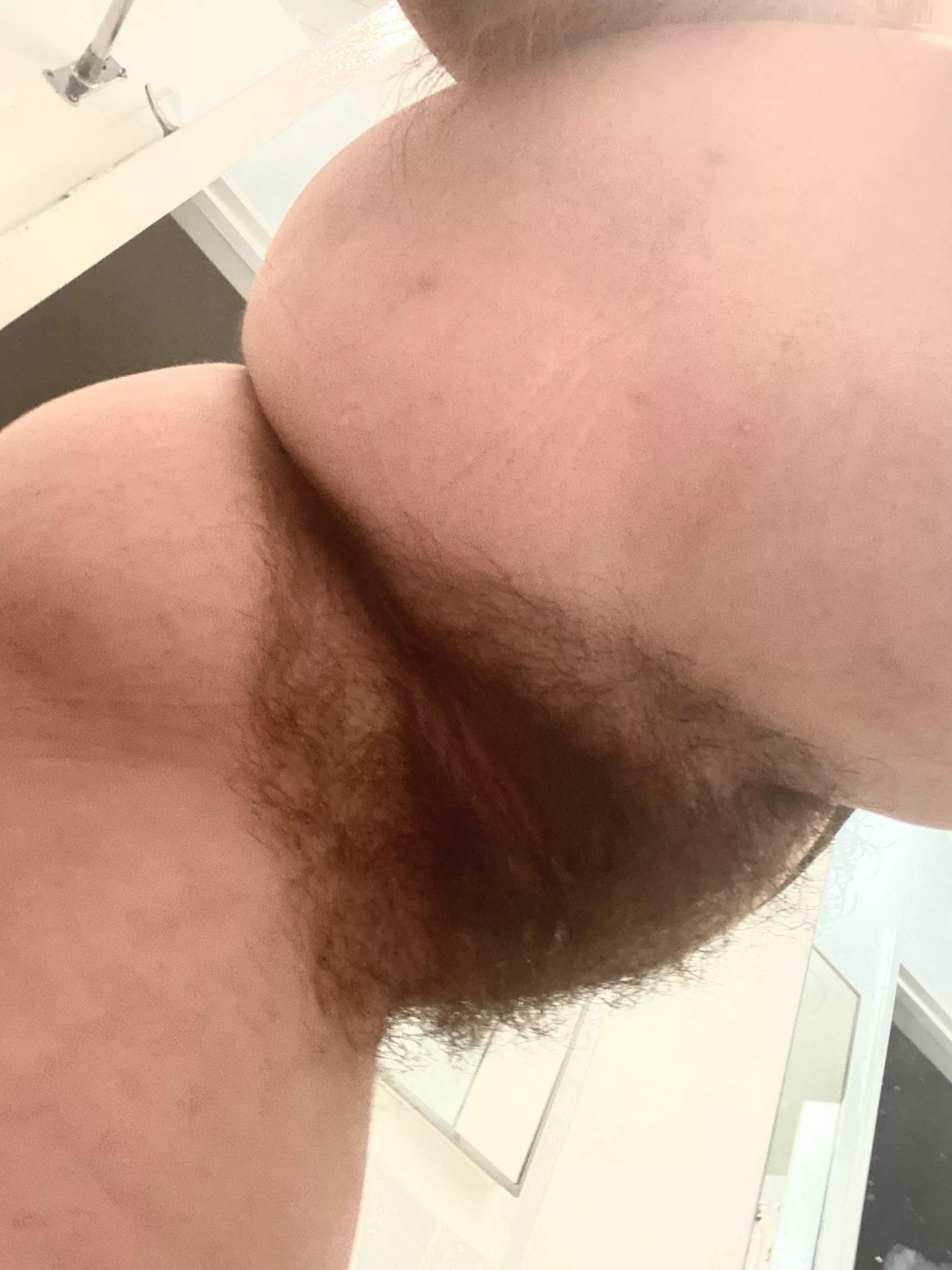 Have you ever seen someone so hairy?🥵