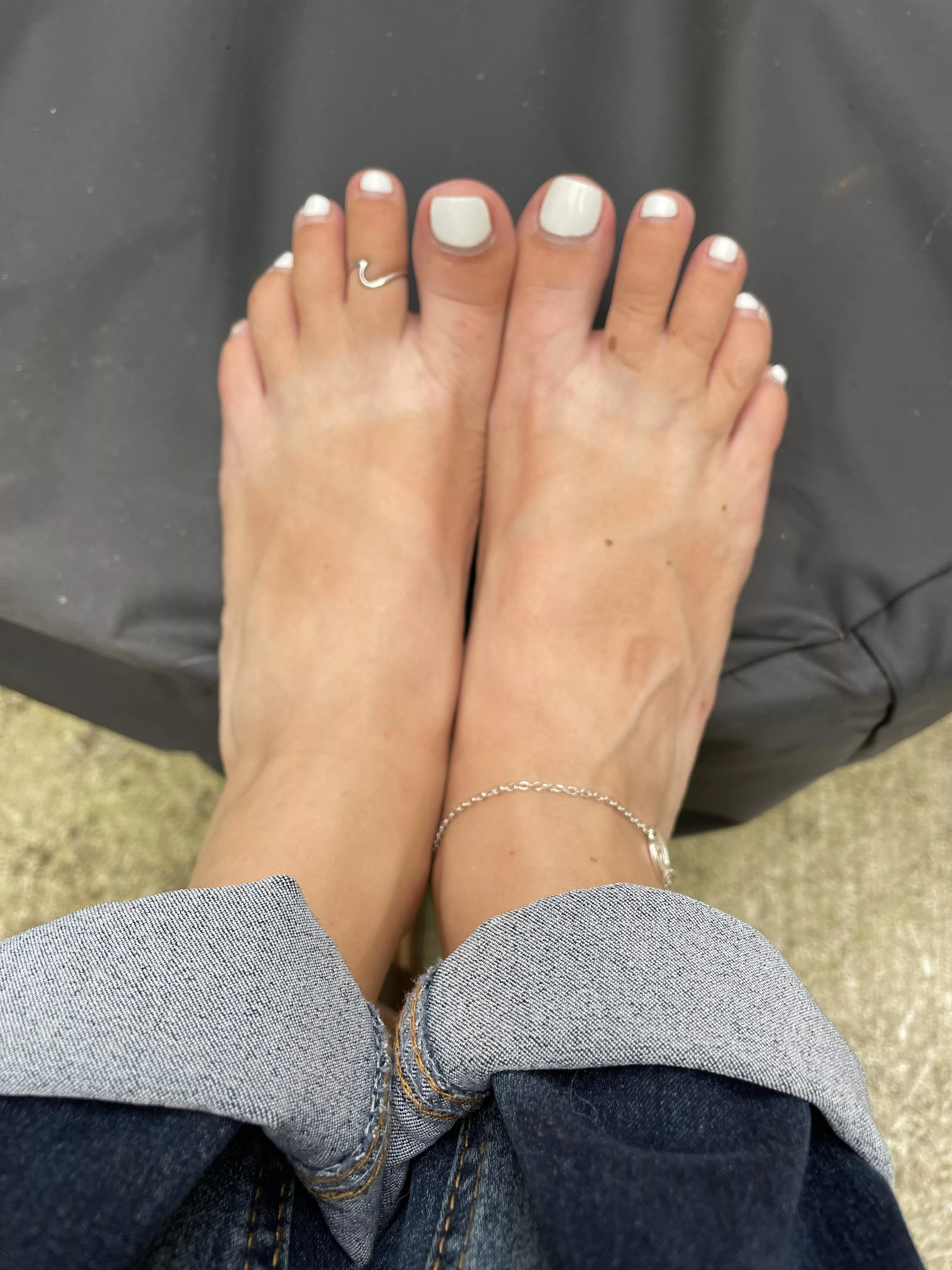 Tan lines and white toes… perfect combo