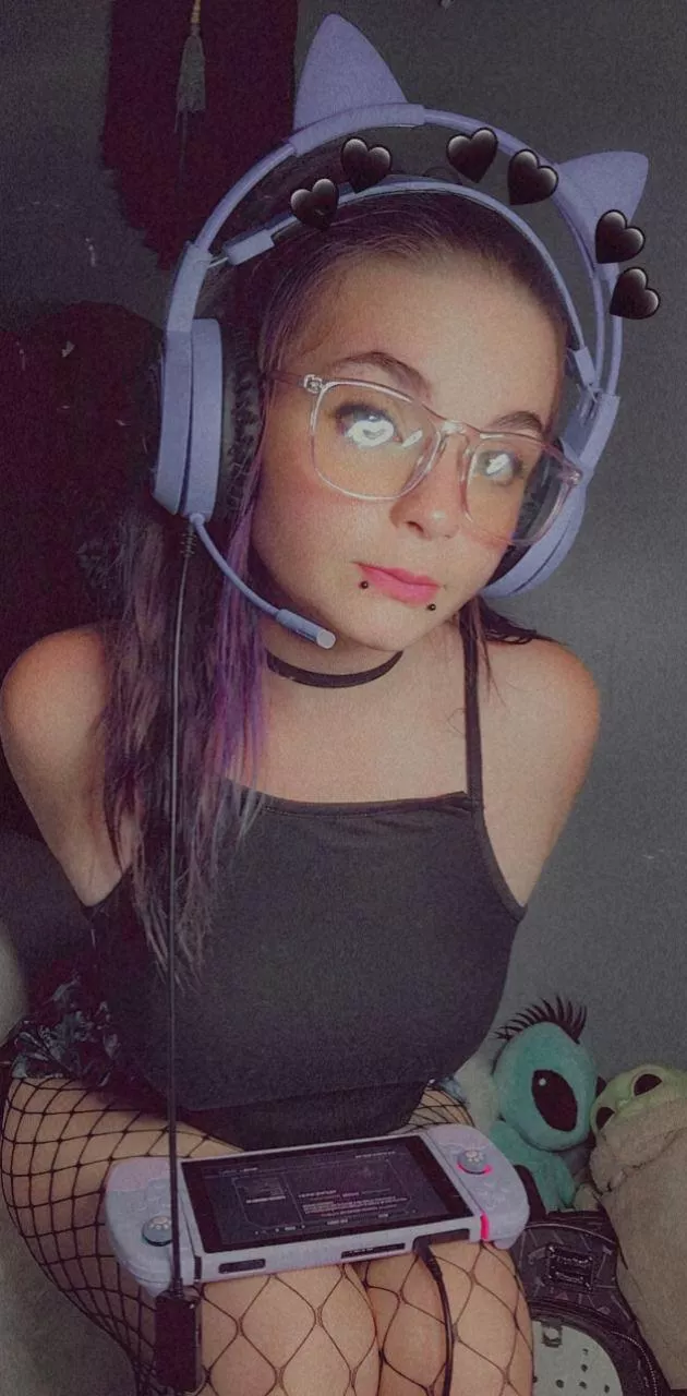 1 V 1 me? ðŸŽ®ðŸ™„ðŸ’œ