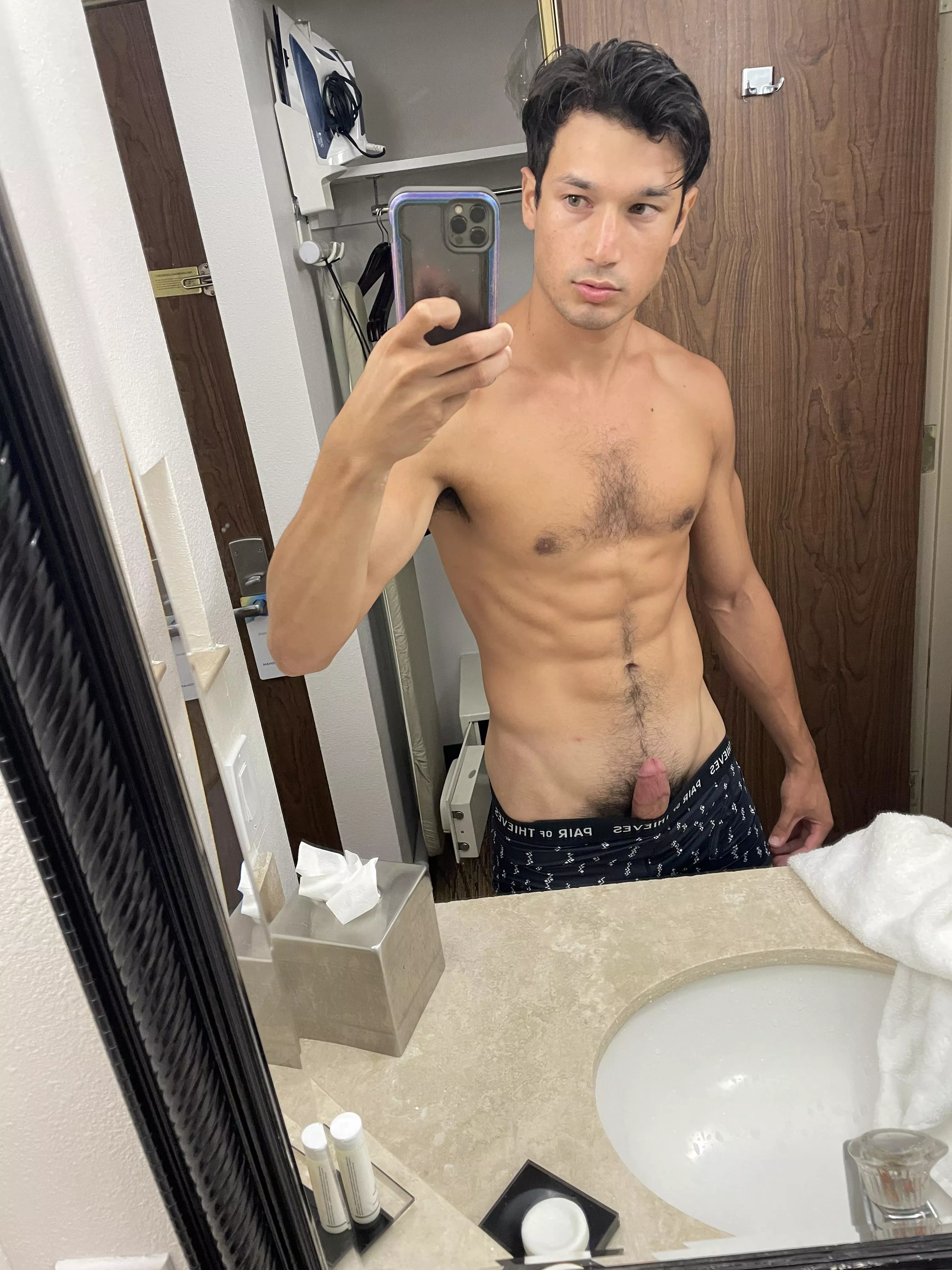 [21] hey bro wanna come sword fight ?