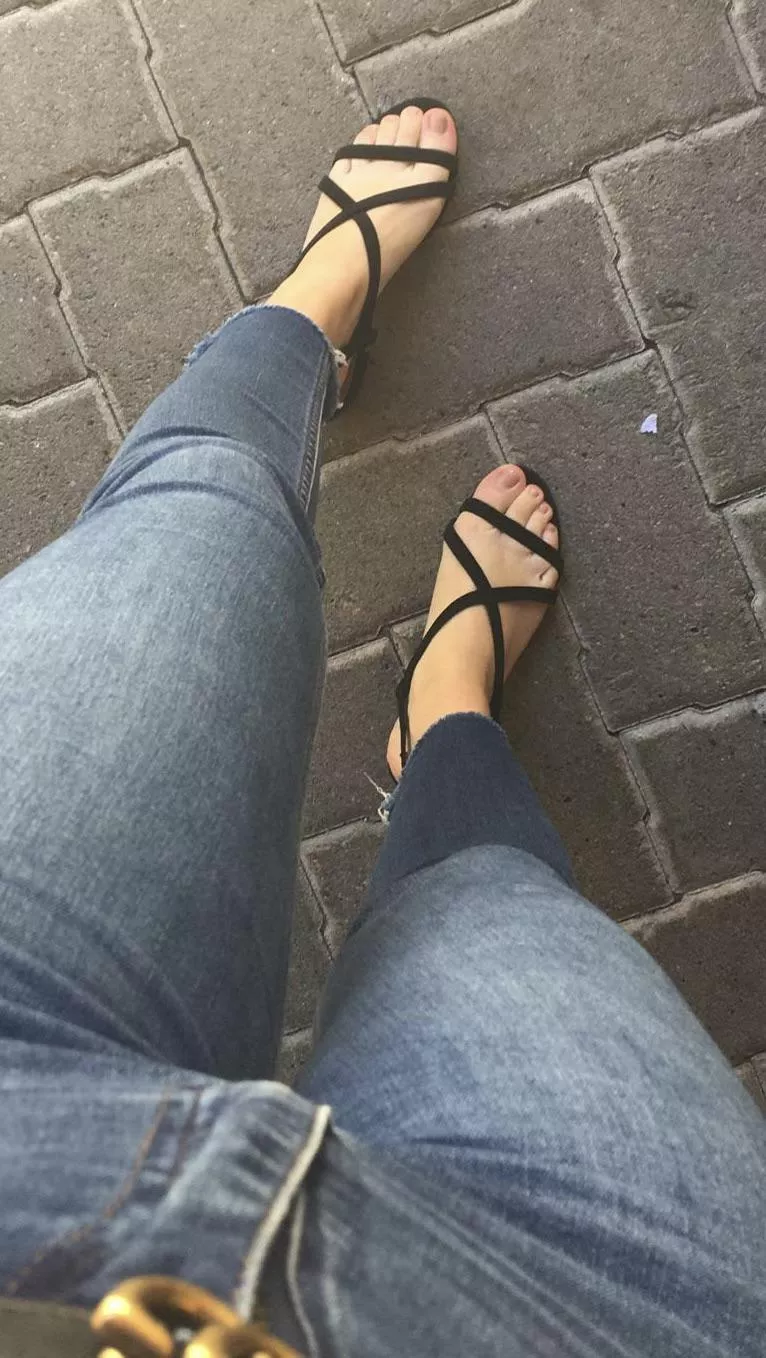 Do you like jeans & heels? 🥰👠