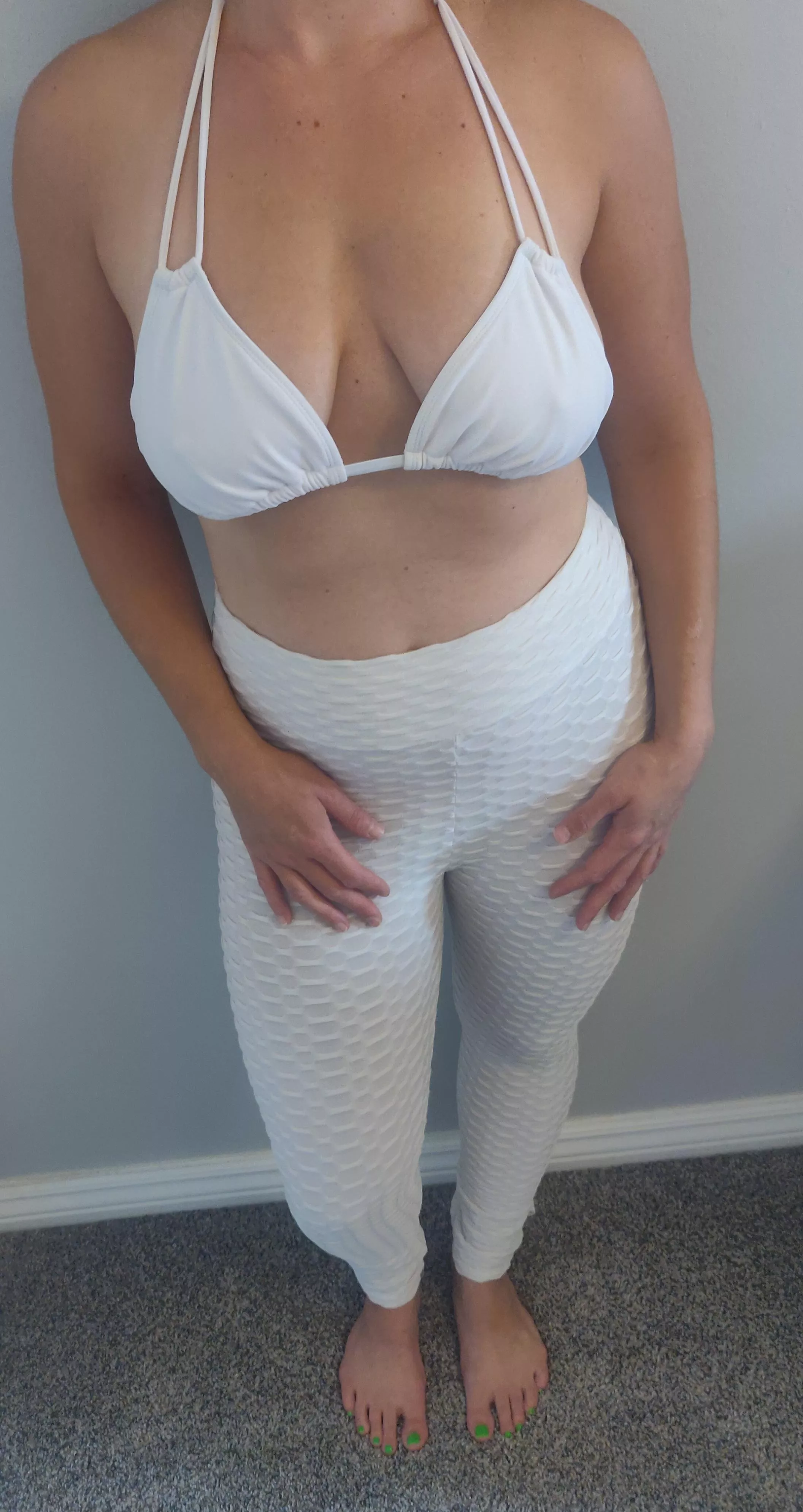 My busty mombod. Mom/Wife 30s.