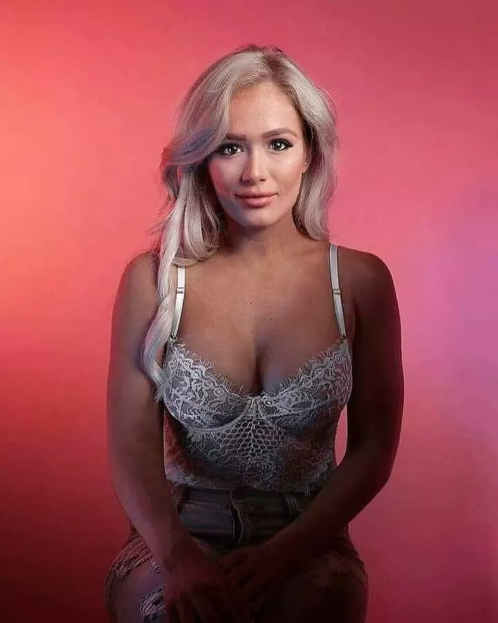 Scarlett Bordeaux