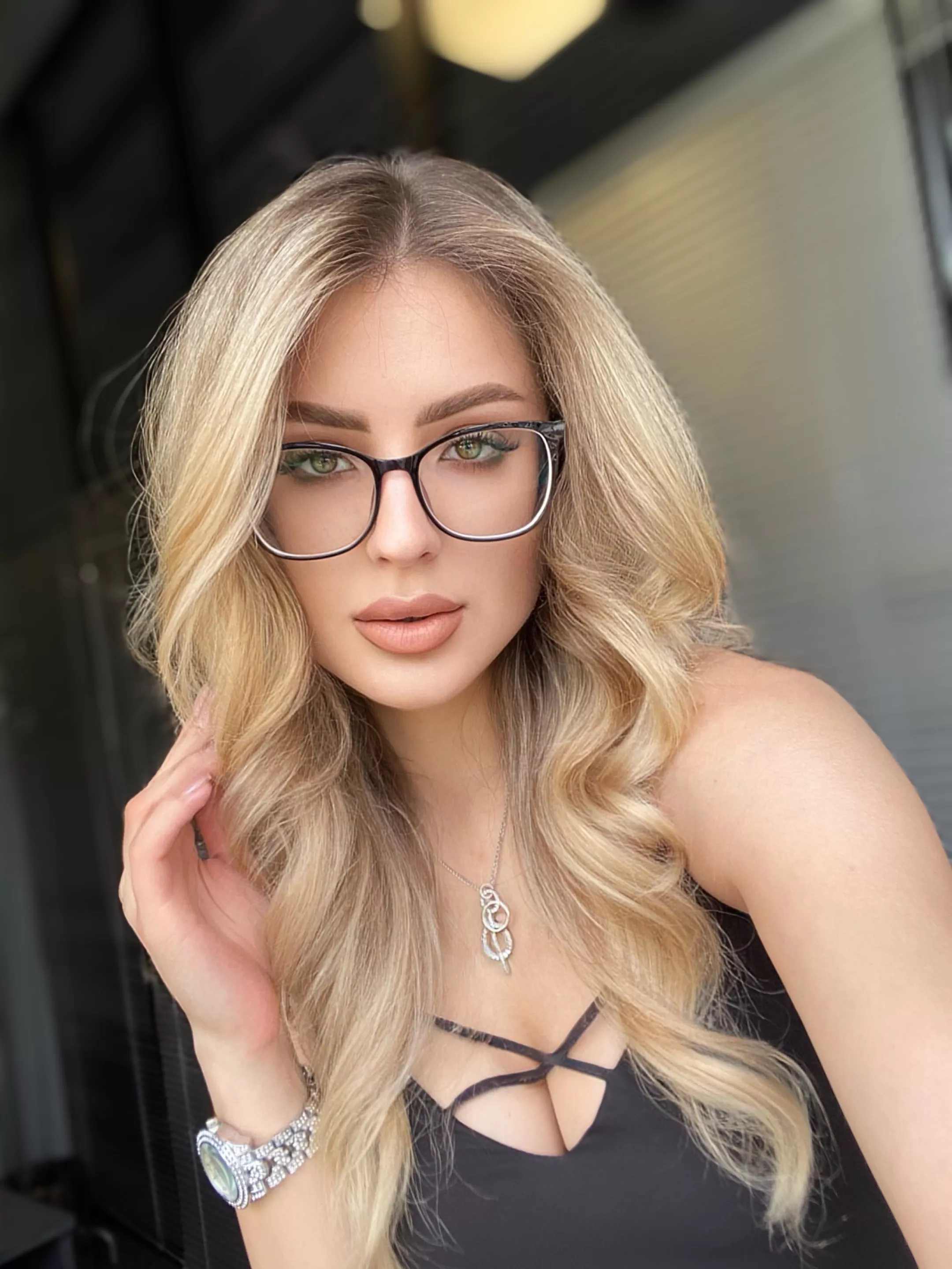 Am I sexy in these glasses?Free subscription for 10 days, quantity is limited