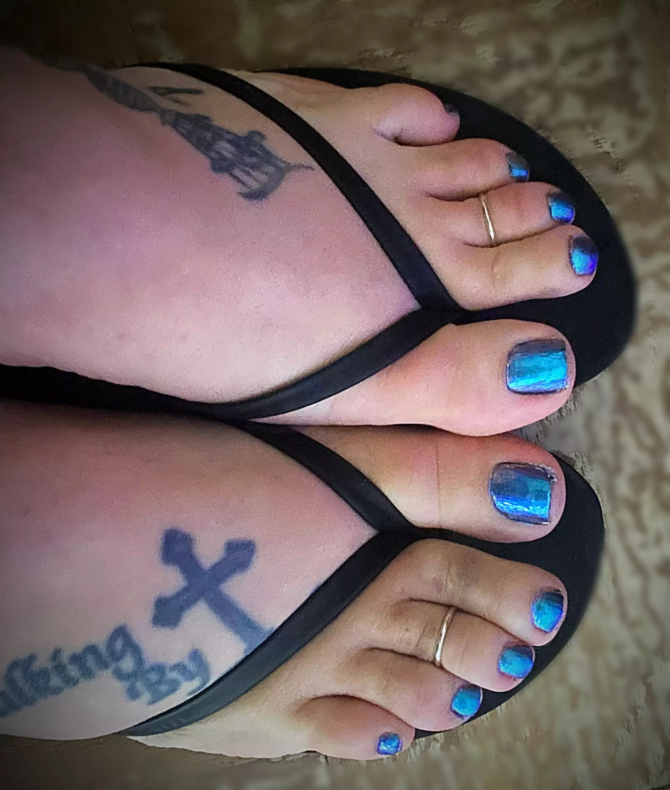 Bruised toes but still cute doe ðŸ¥°