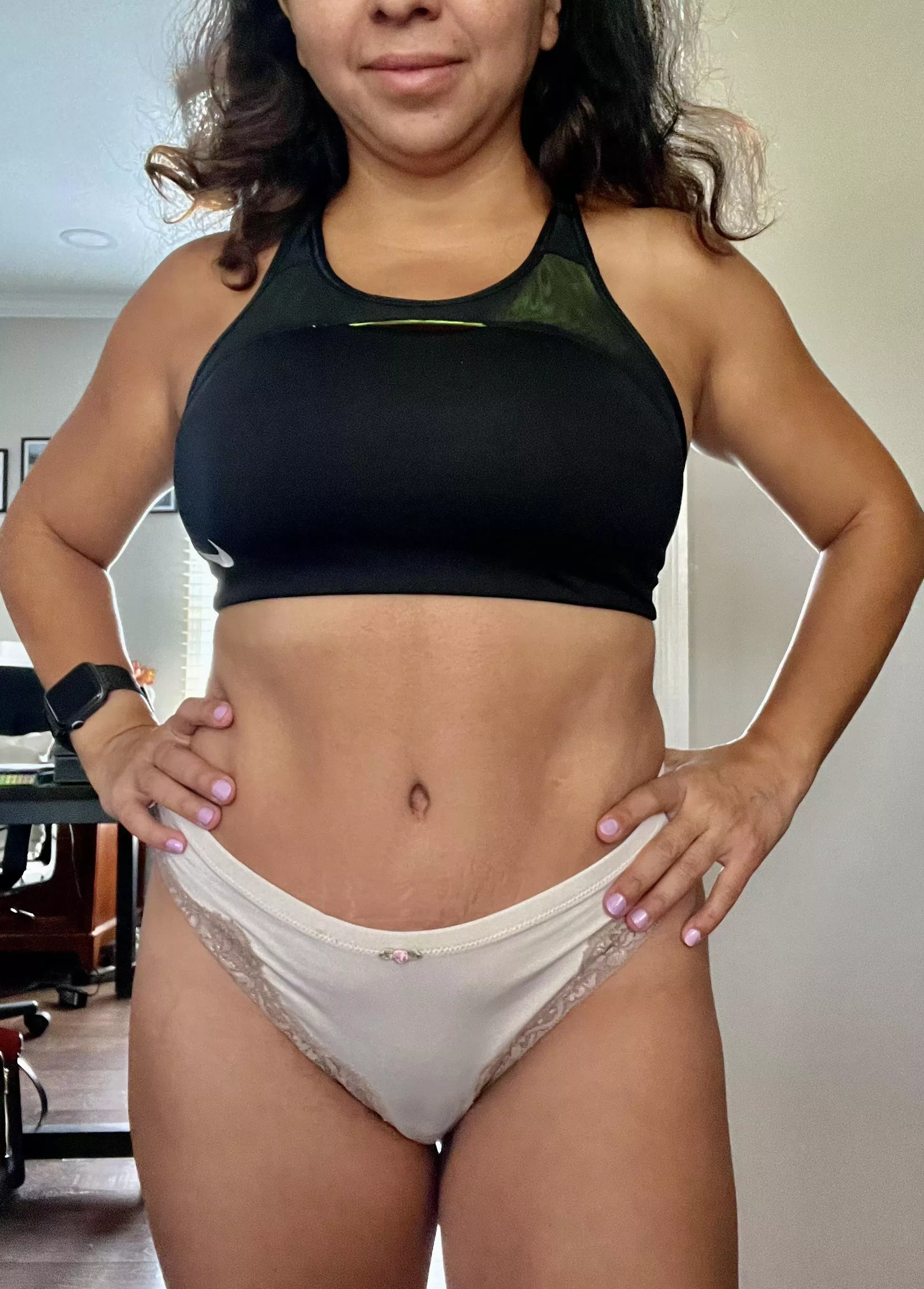 Curious to see whats under my yoga pants?! 42F Latina.