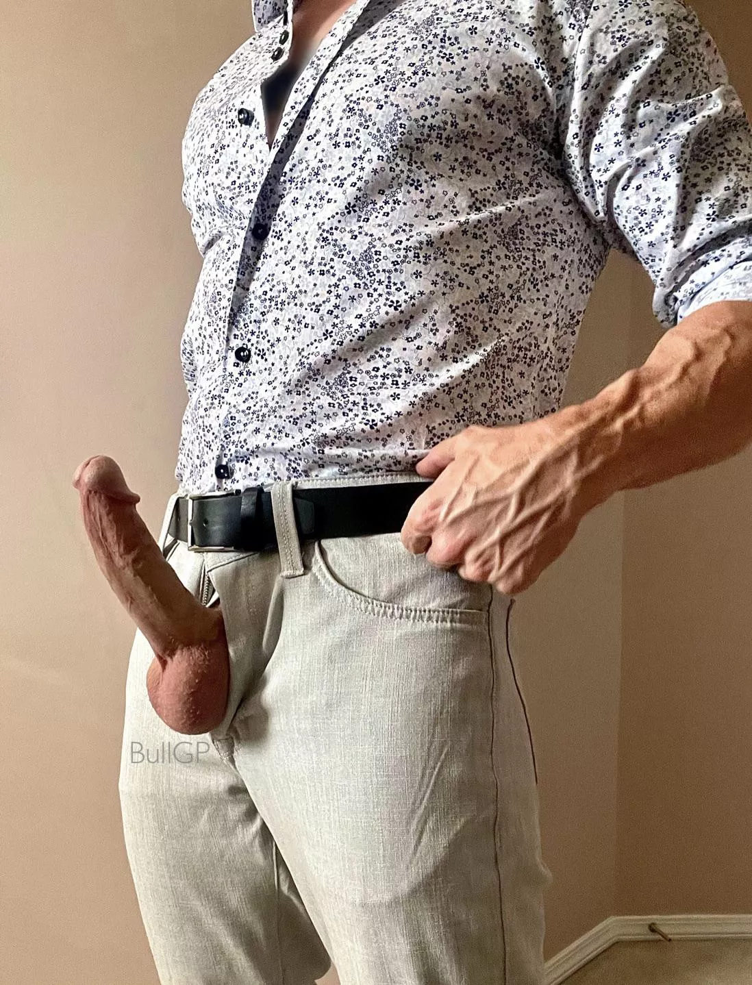 Daddyâ€™s home, time for some penis worship. Can you help?