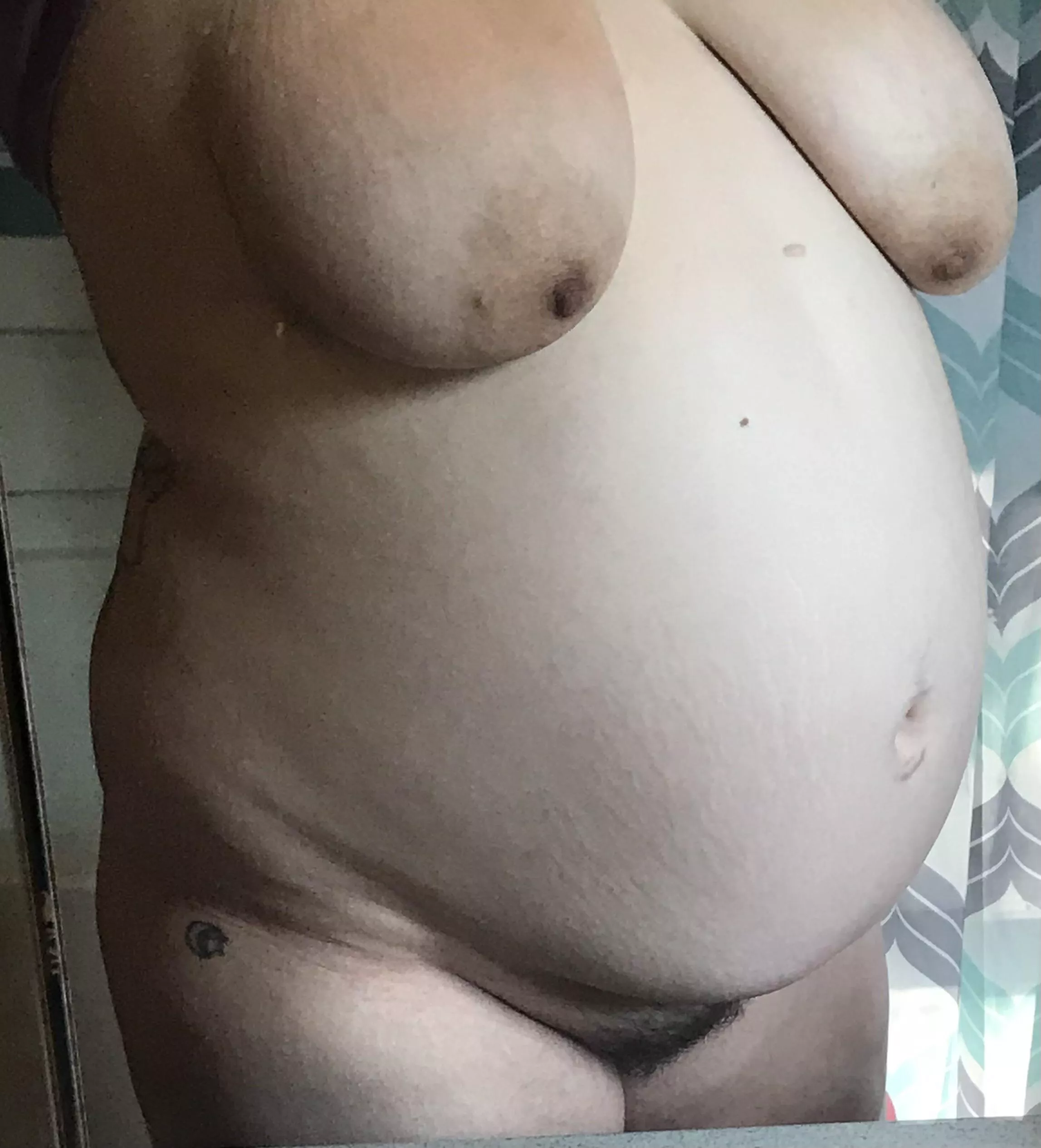 Pregnancy looks so good on me, would you eat pregnant pussy? 20 weeks