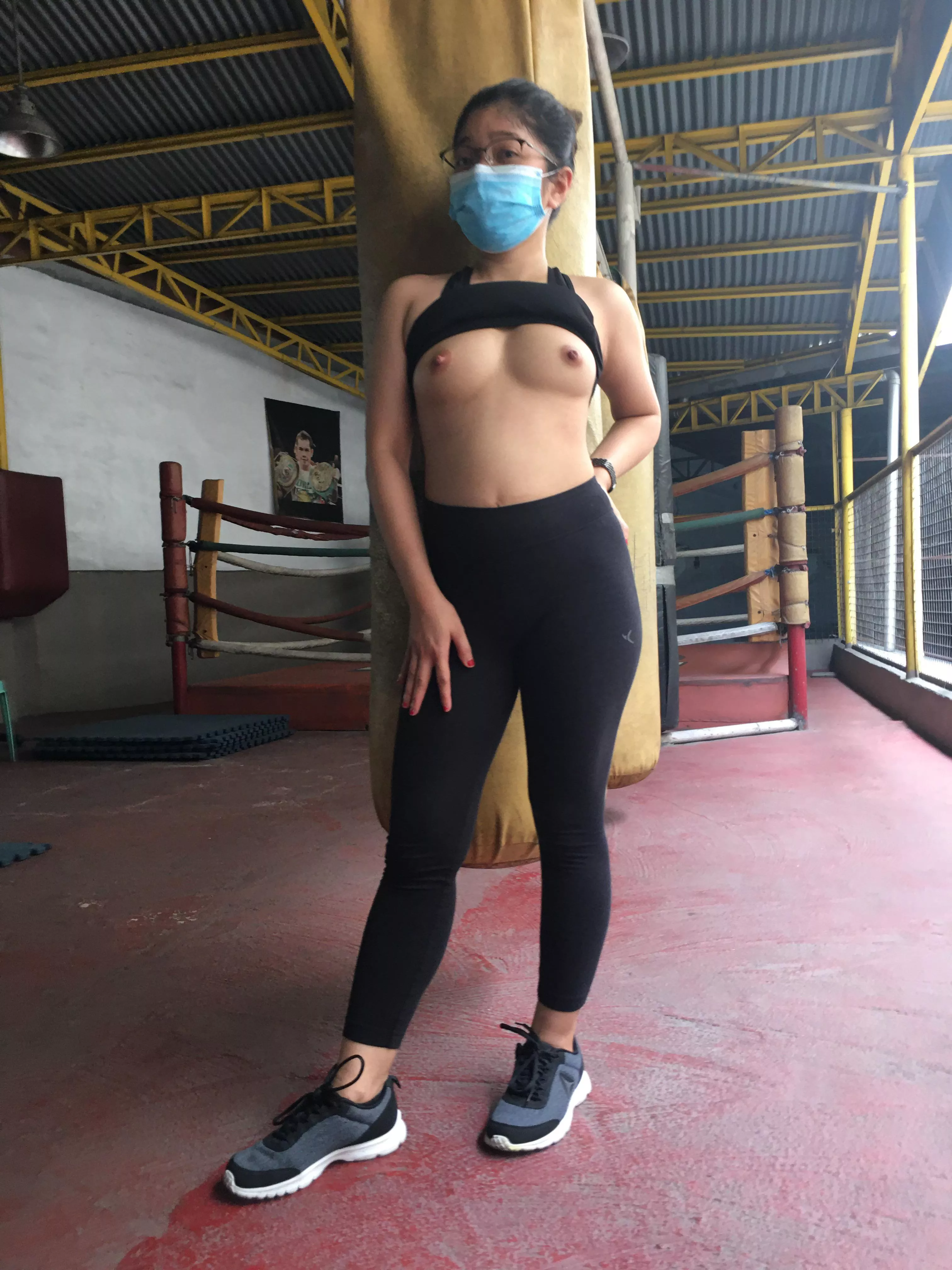 Wanna try if YOU will last trough one full round of sparring with me?