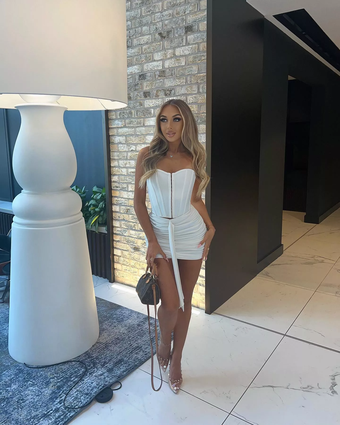 White outfit shows off her tan