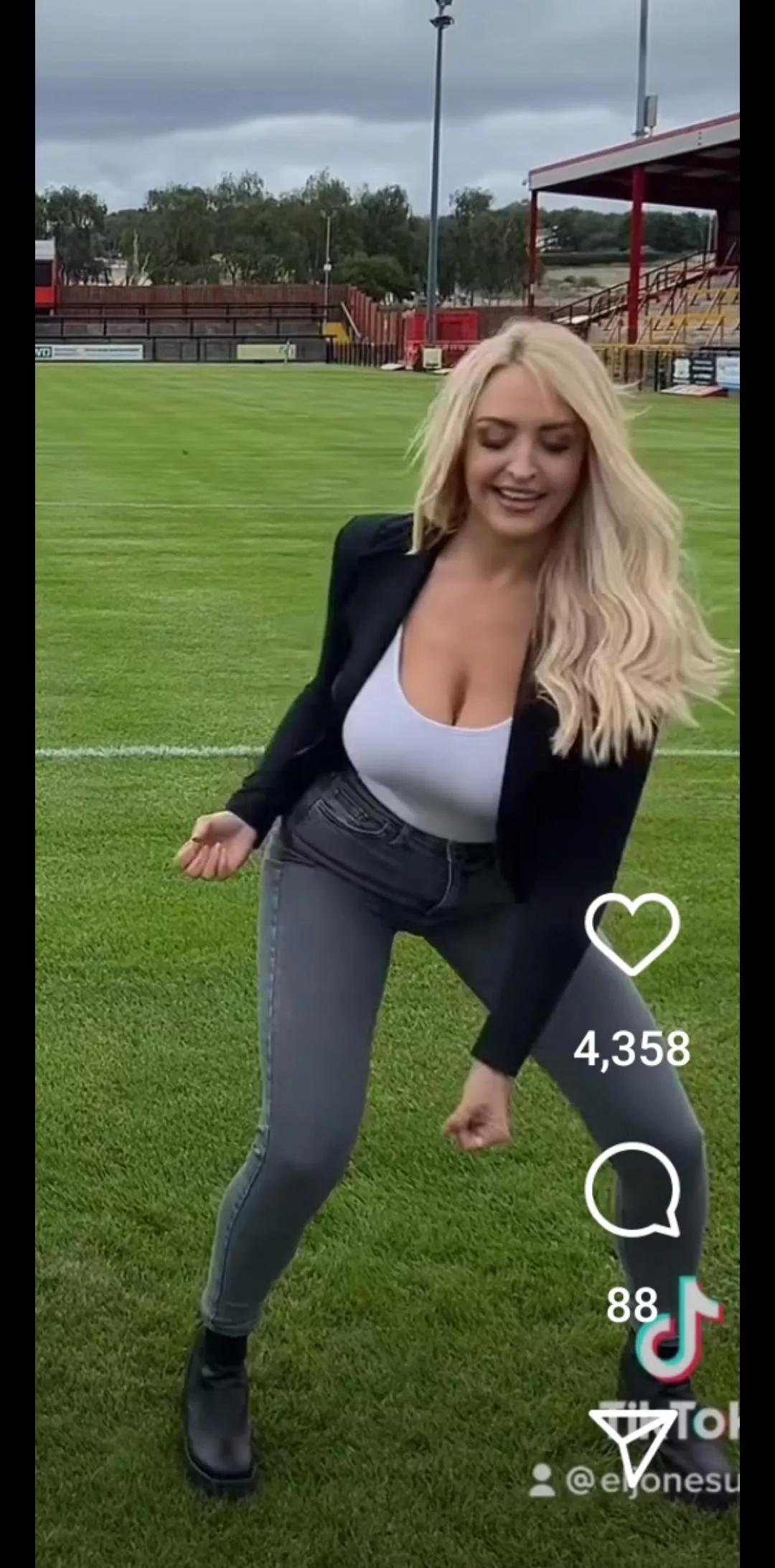 busty tiktok dancer