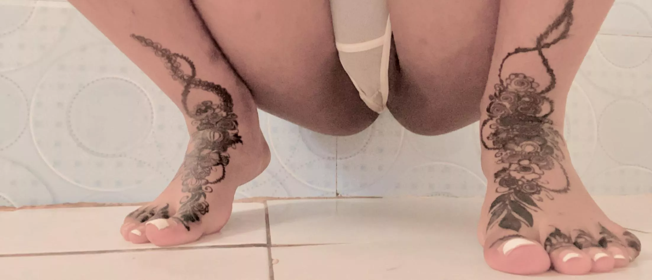 Decided to take a cheeky feet pic before showering