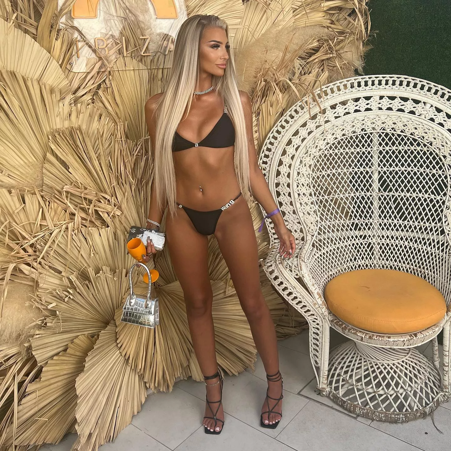 Megan (famous for fake tanning herself to look black ðŸ¤¨)