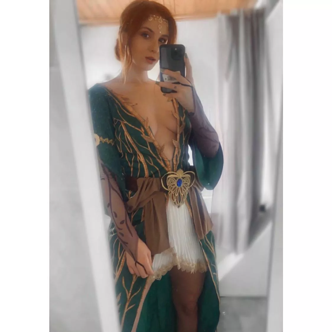 My new Triss cosplay ðŸ‚ðŸ”¥ (@amyjay04)