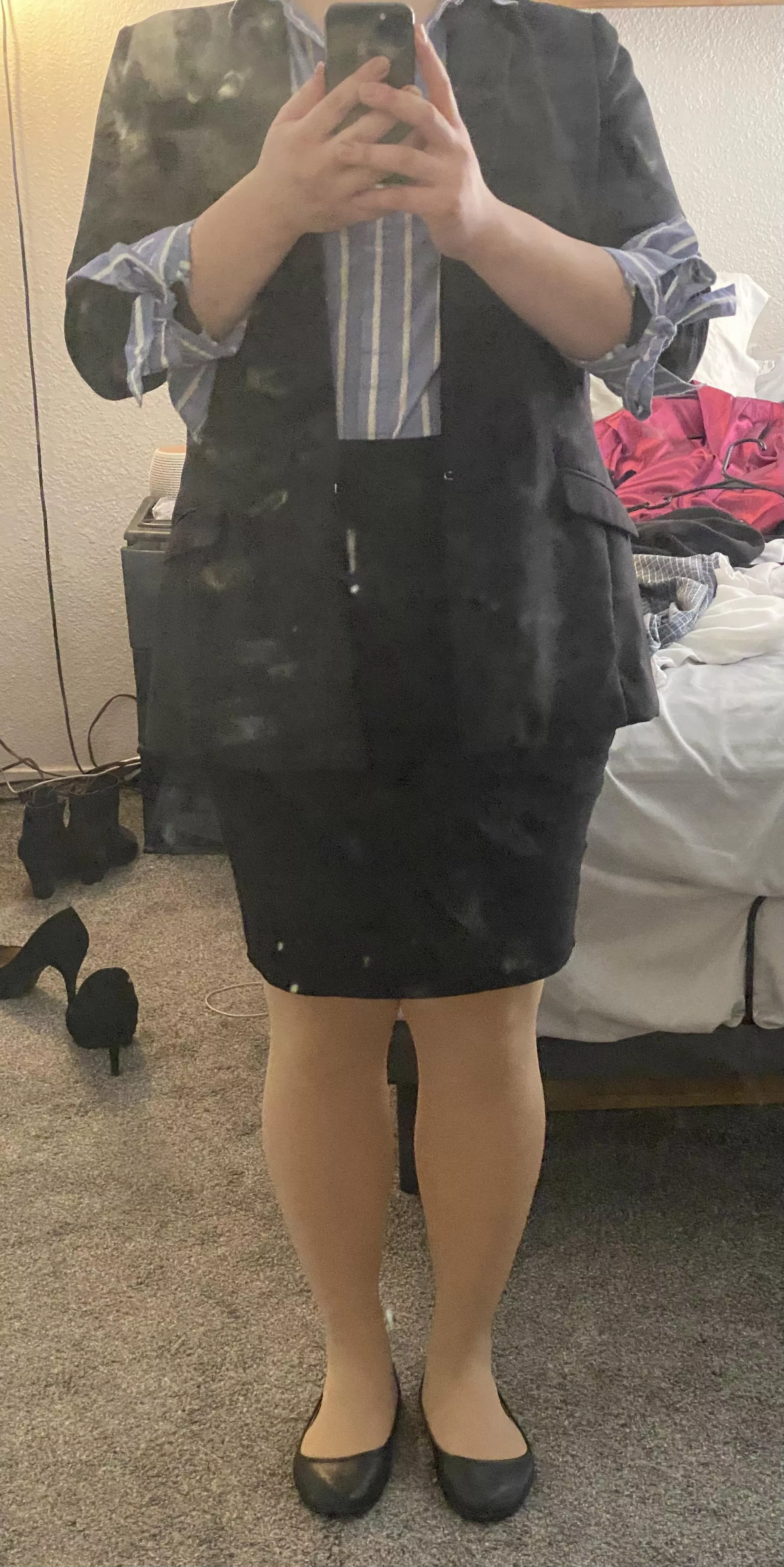 No pants for me today!! Full sissy secretary 😫🤭