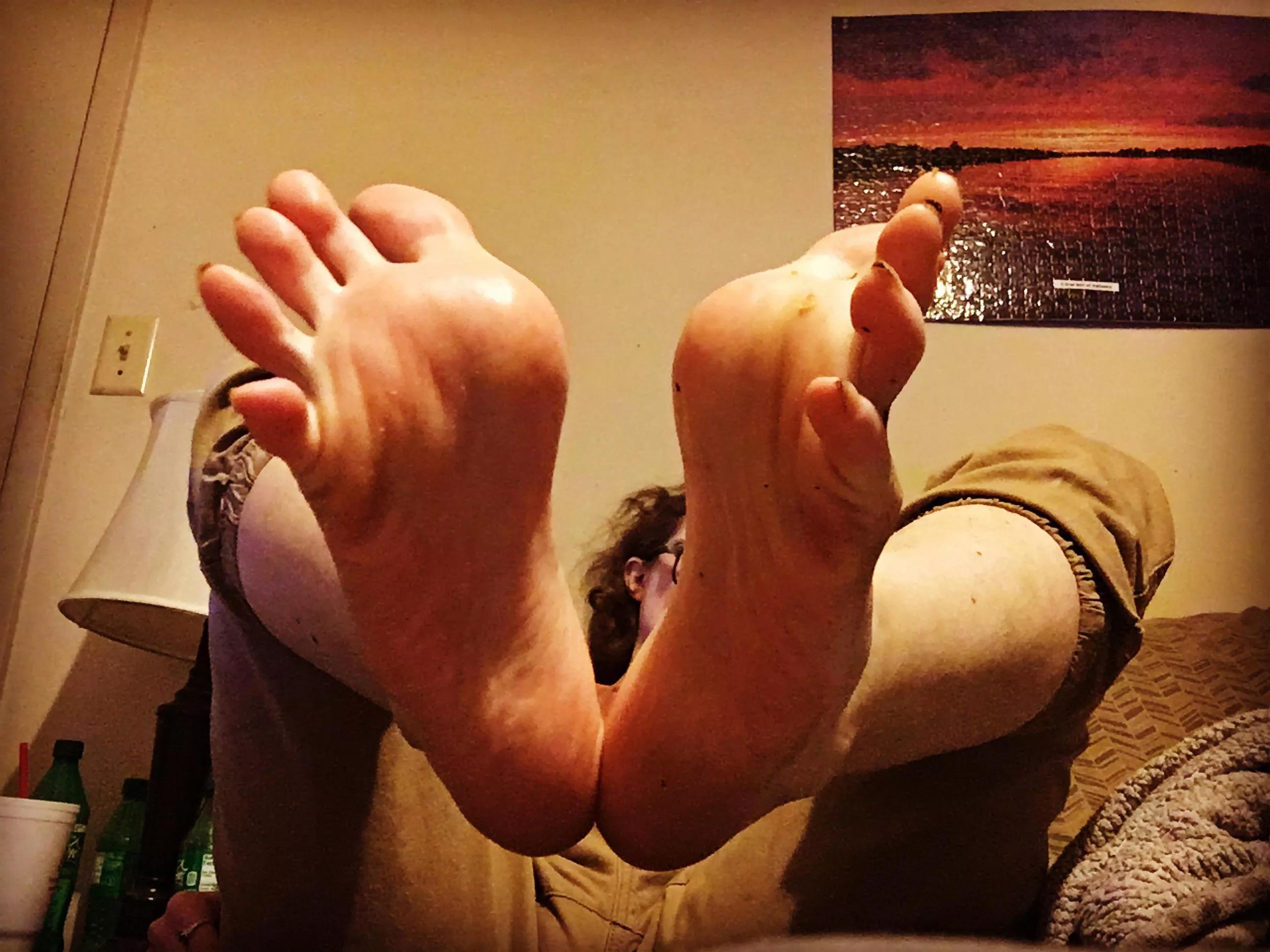 Smooth soles & spread toes