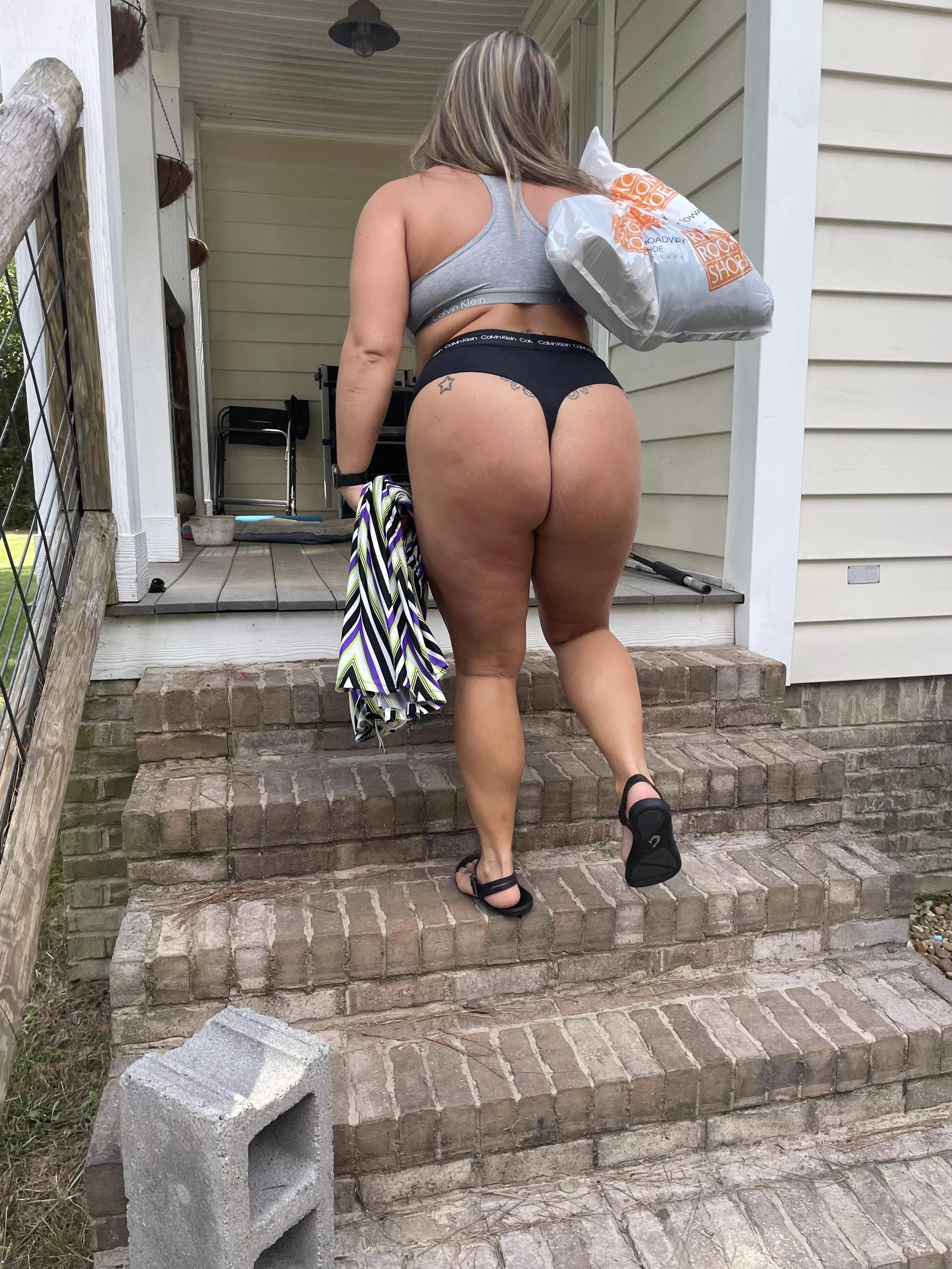 What ya think about my wifeâ€™s thick ass?