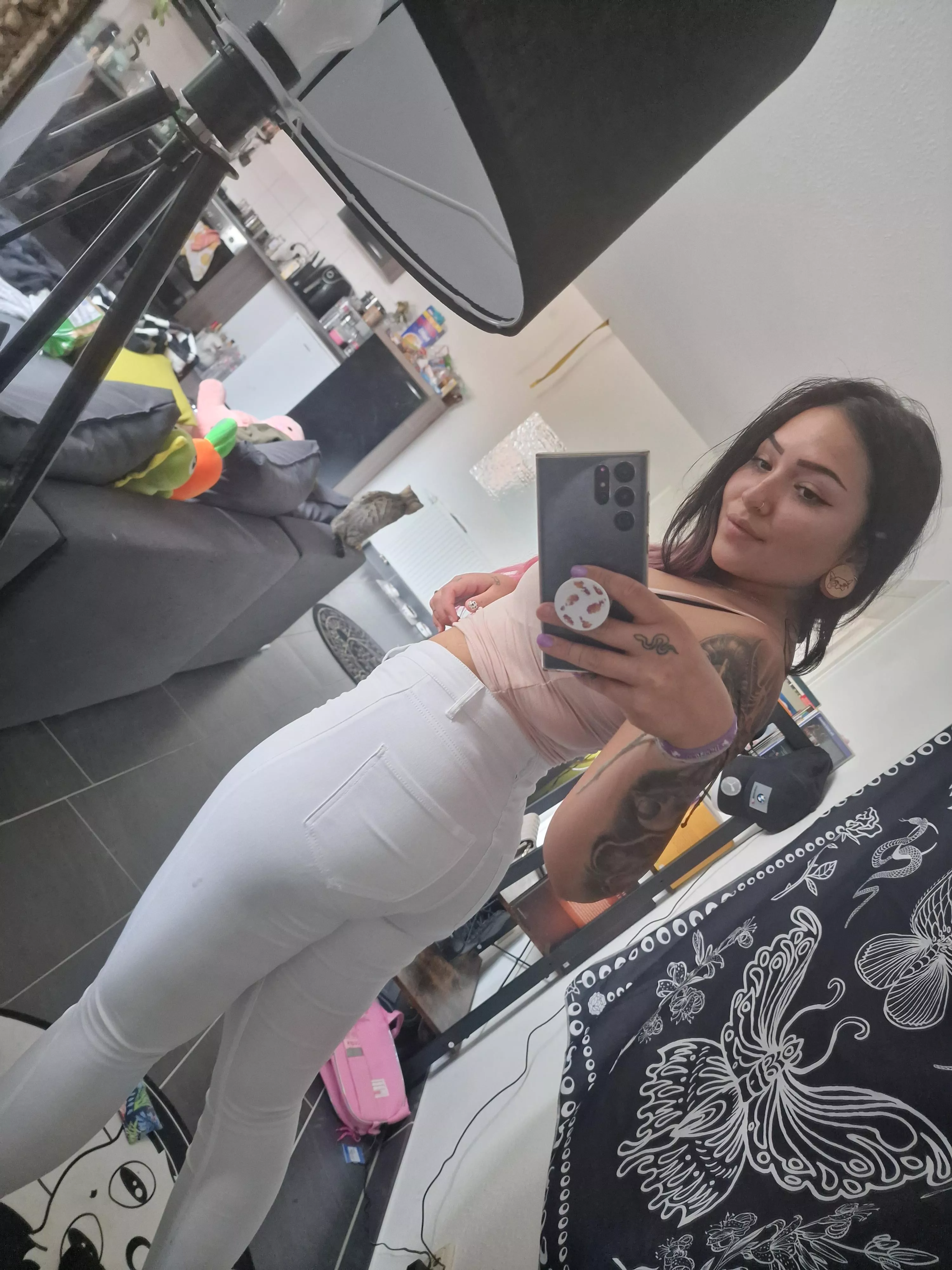 white jeans are the best