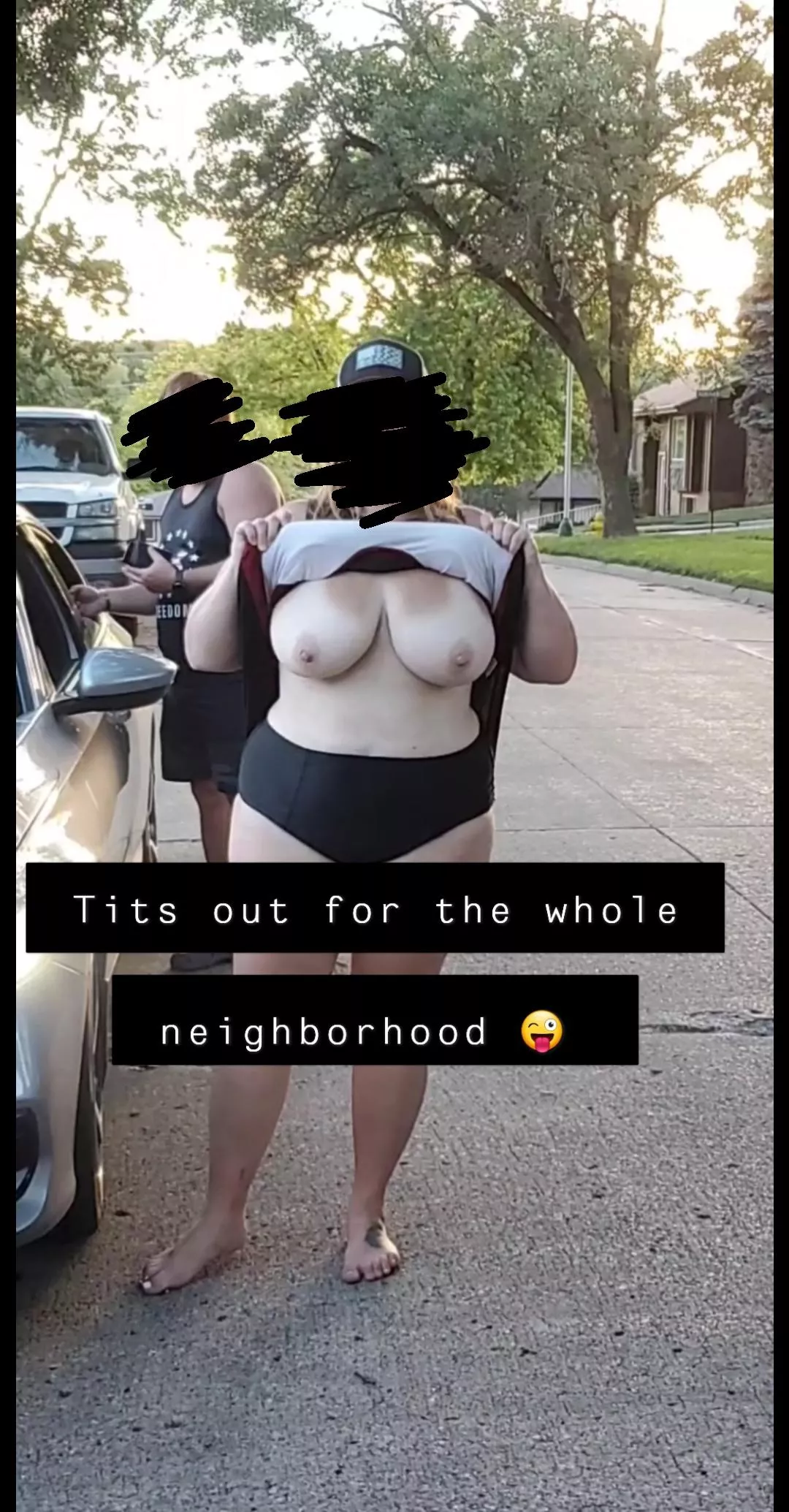 Flashing my tits in broad daylight for the whole neighborhood to see #titsout #milf