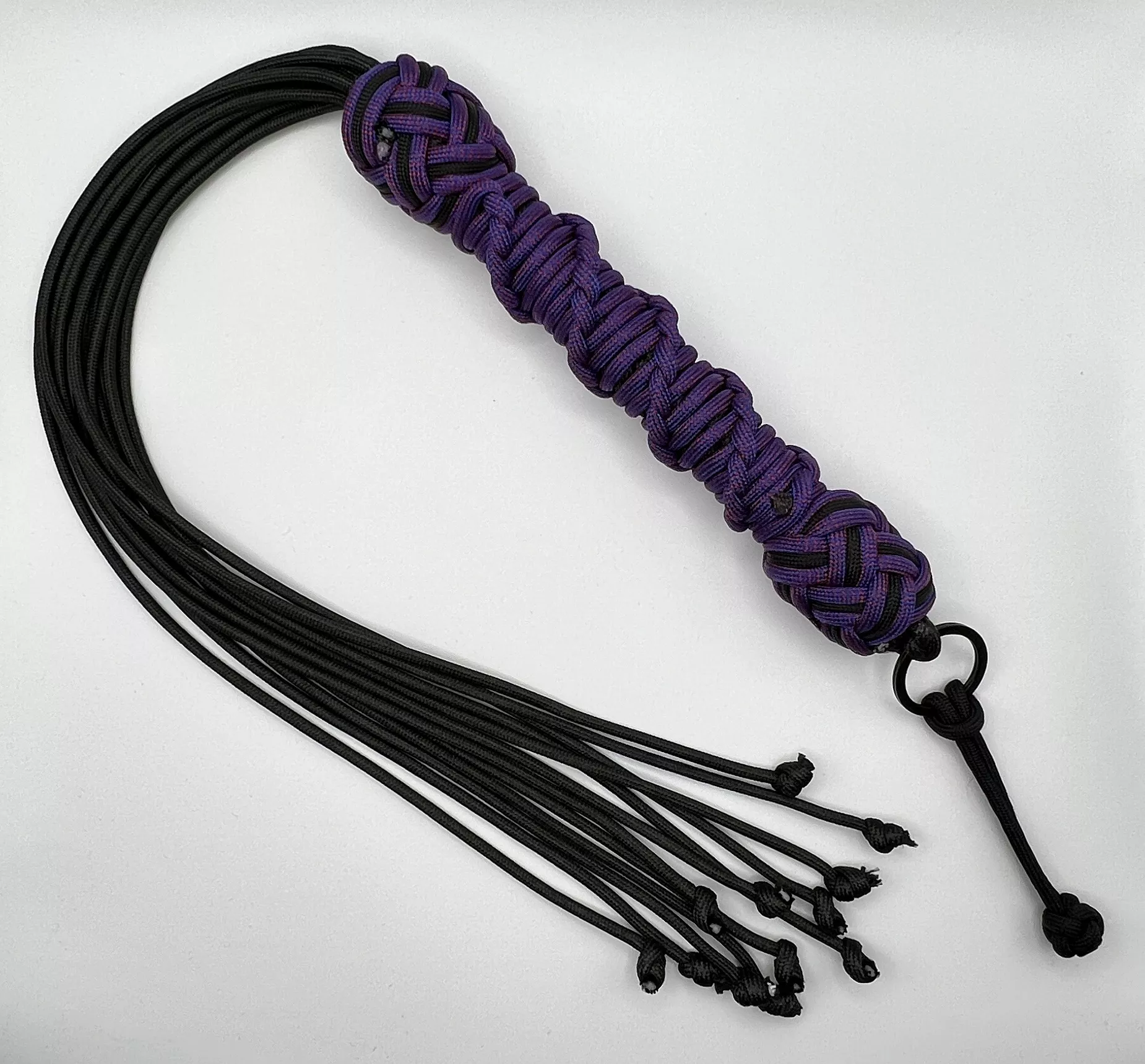 Flogger made from 550 paracord