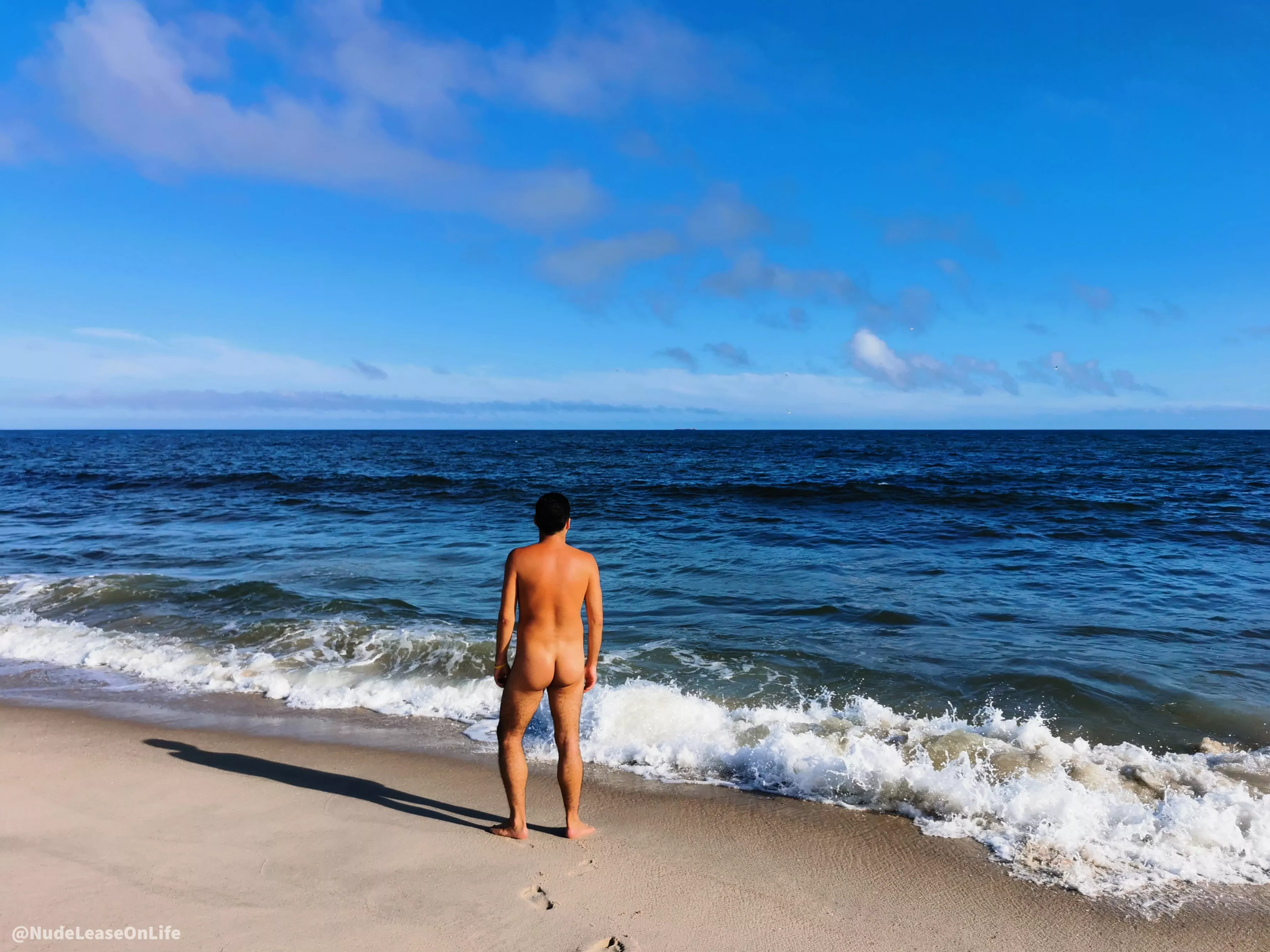 I left work early for this. Happy National Beach Day everyone! ðŸŒŠâ›±ï¸