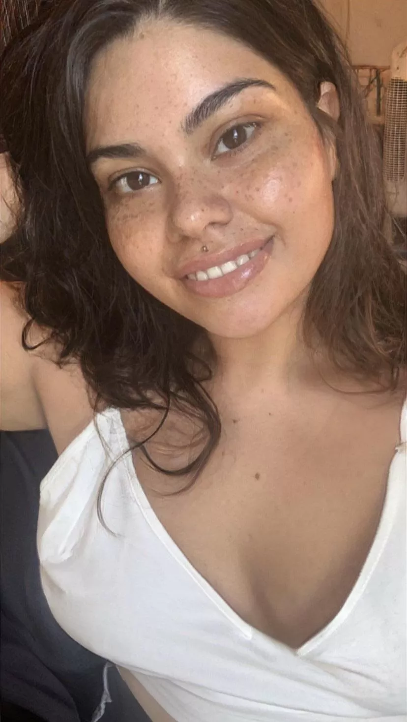 Russian x Mexican. A no makeup selfie!