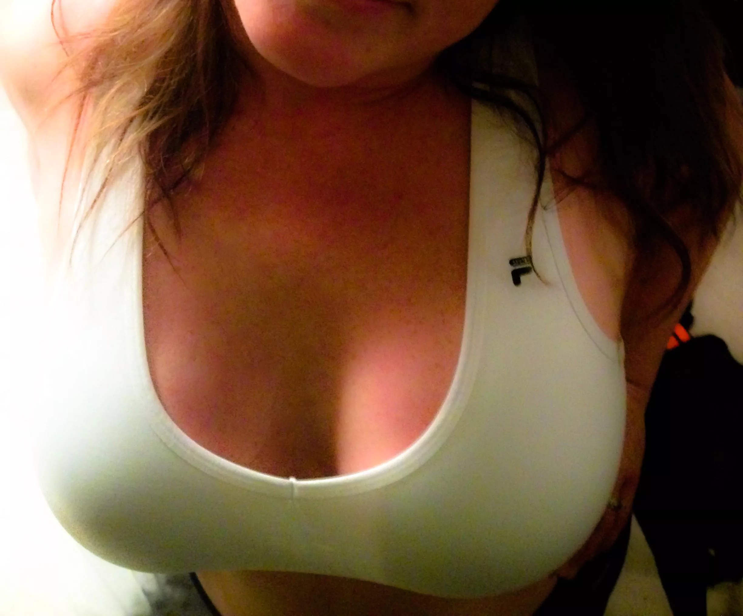 Seems only right to post a sports bra pic on Titty Tuesday! ðŸ˜œ(F55)