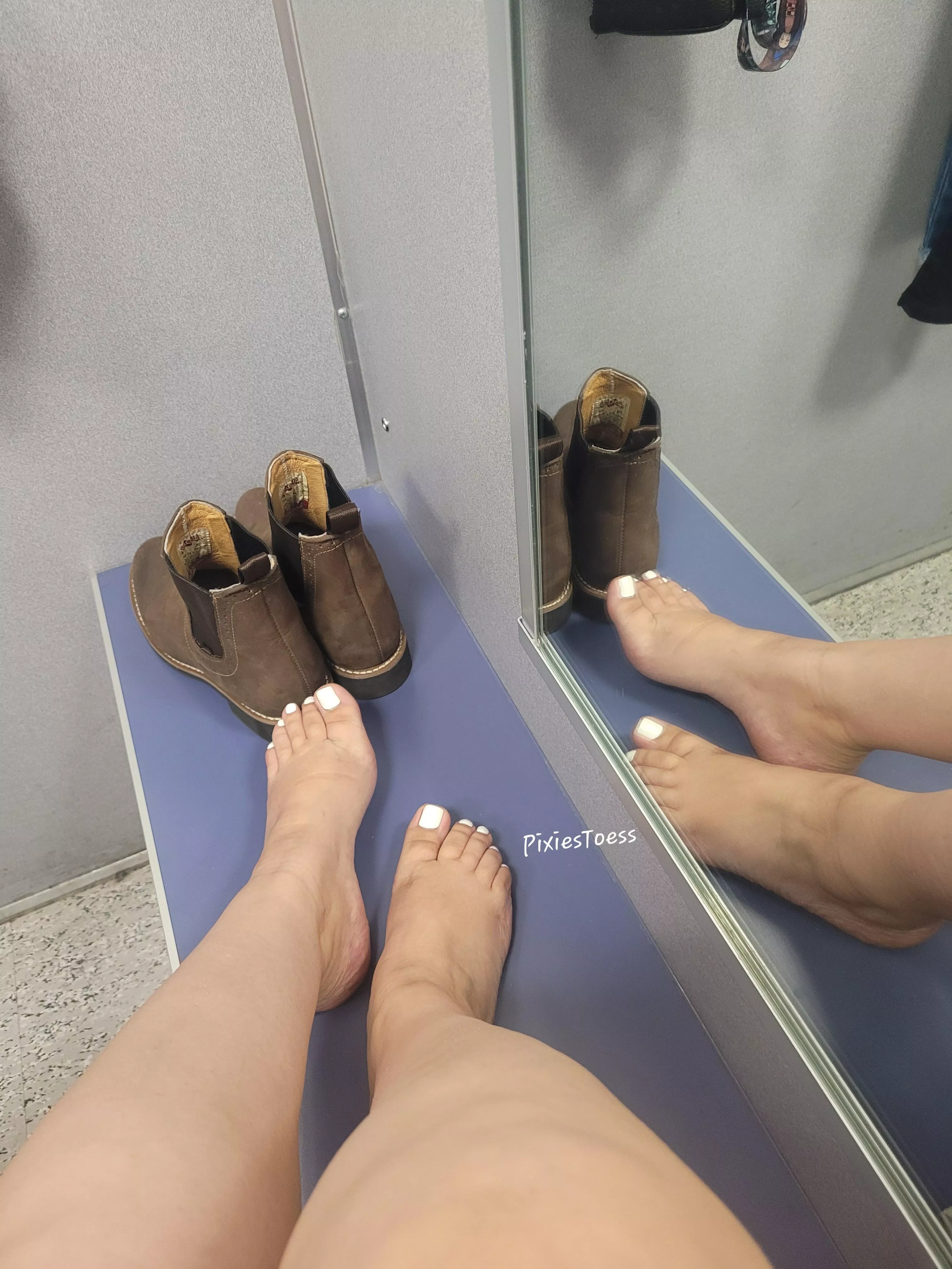 trying on new jeans.. dressing room feet.