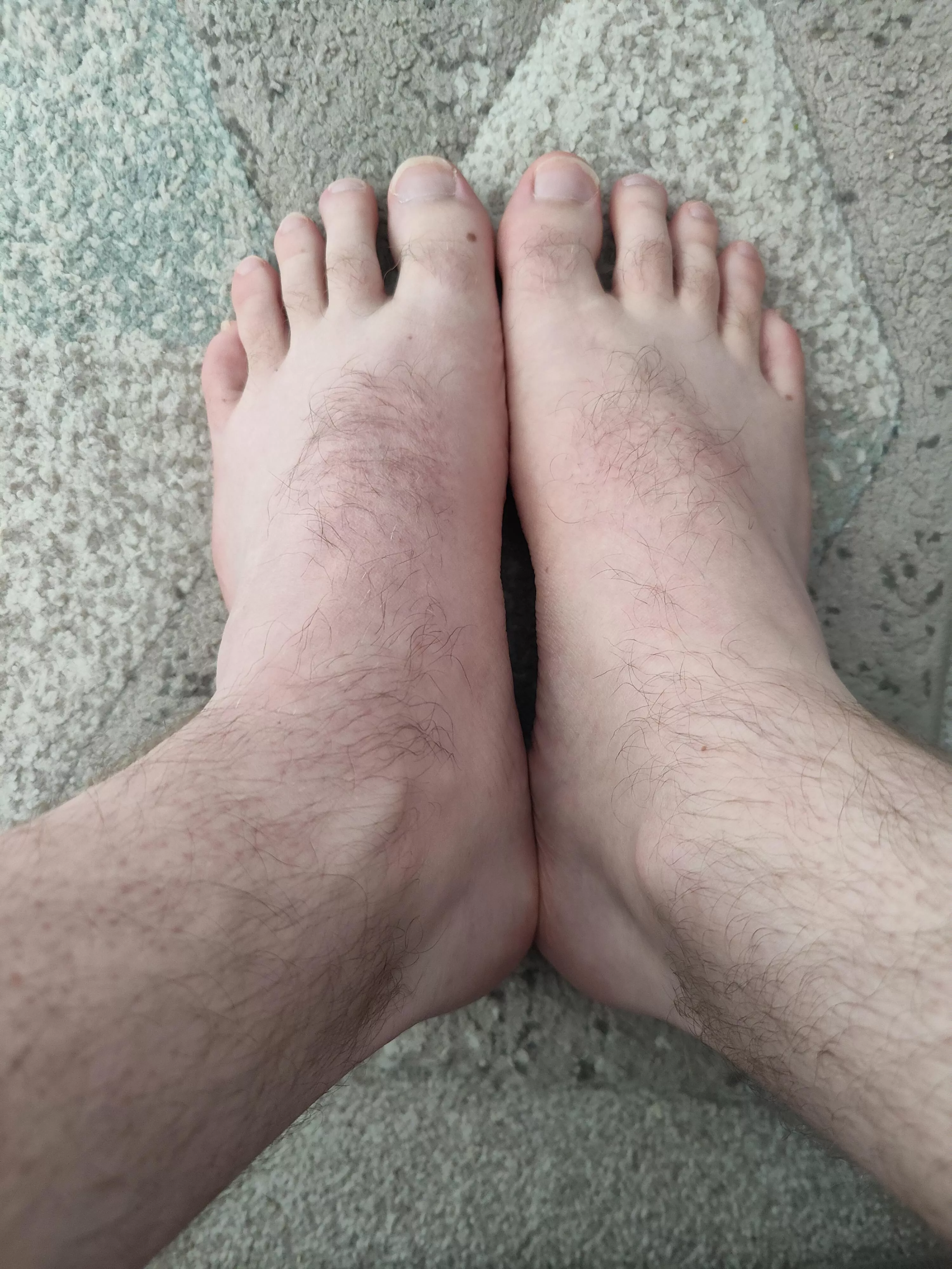 who likes the pale British feet?