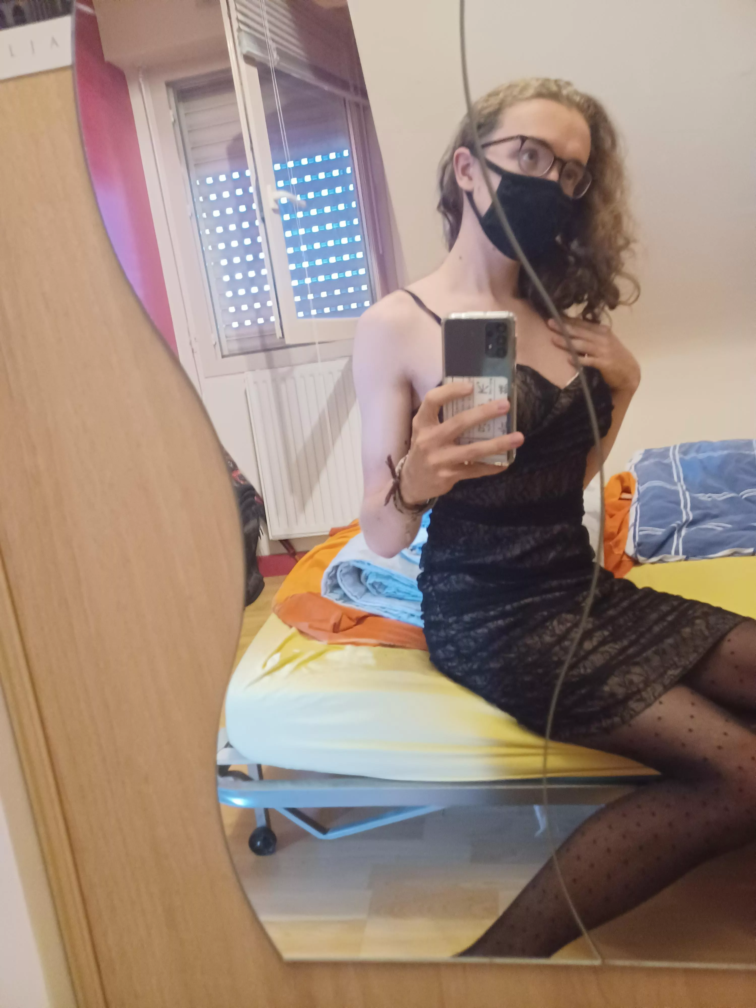 I want someone to worship me !