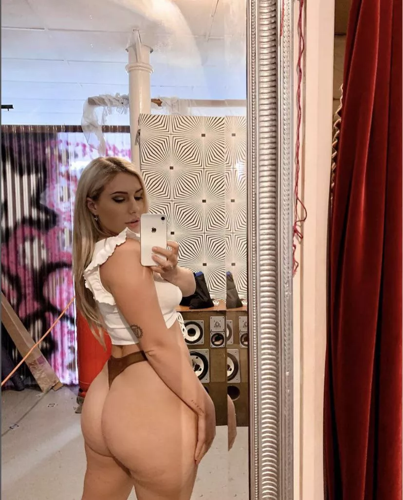 Photo shoot ready 🍑