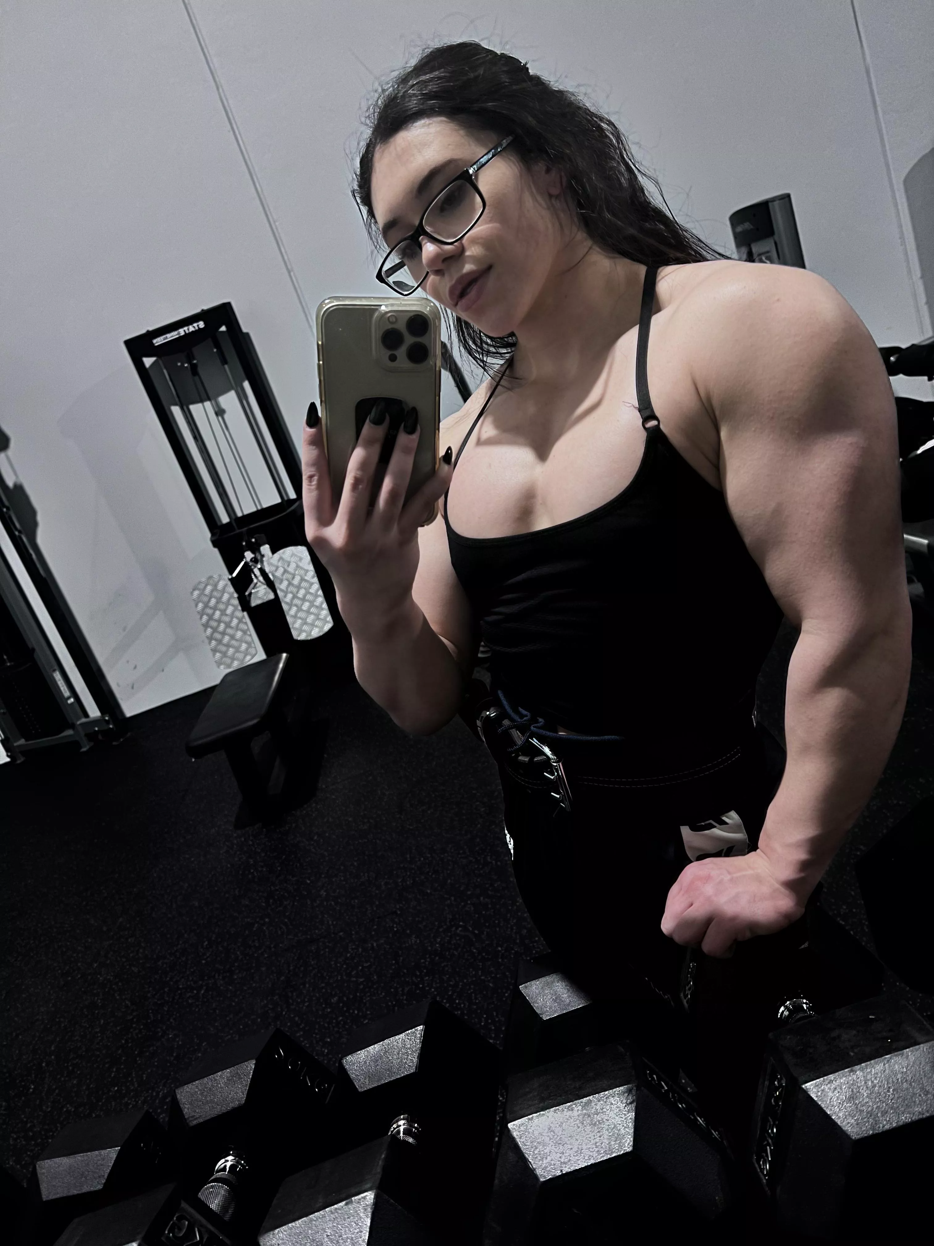 Would you train arms with me ? 💪🏼🤓