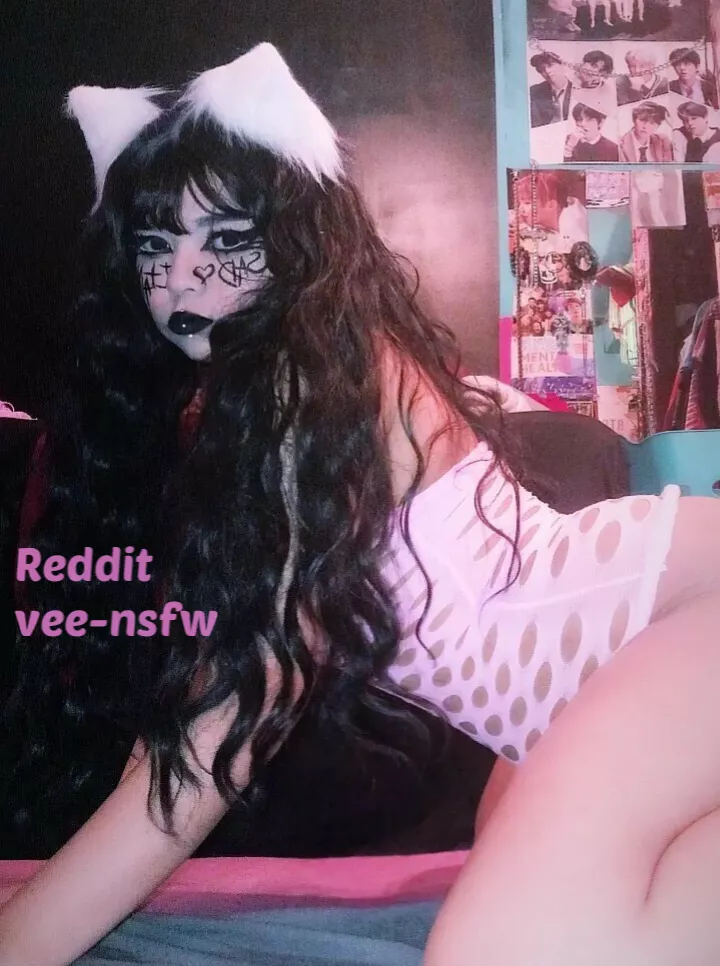 Do you like 5'0 goth girls?